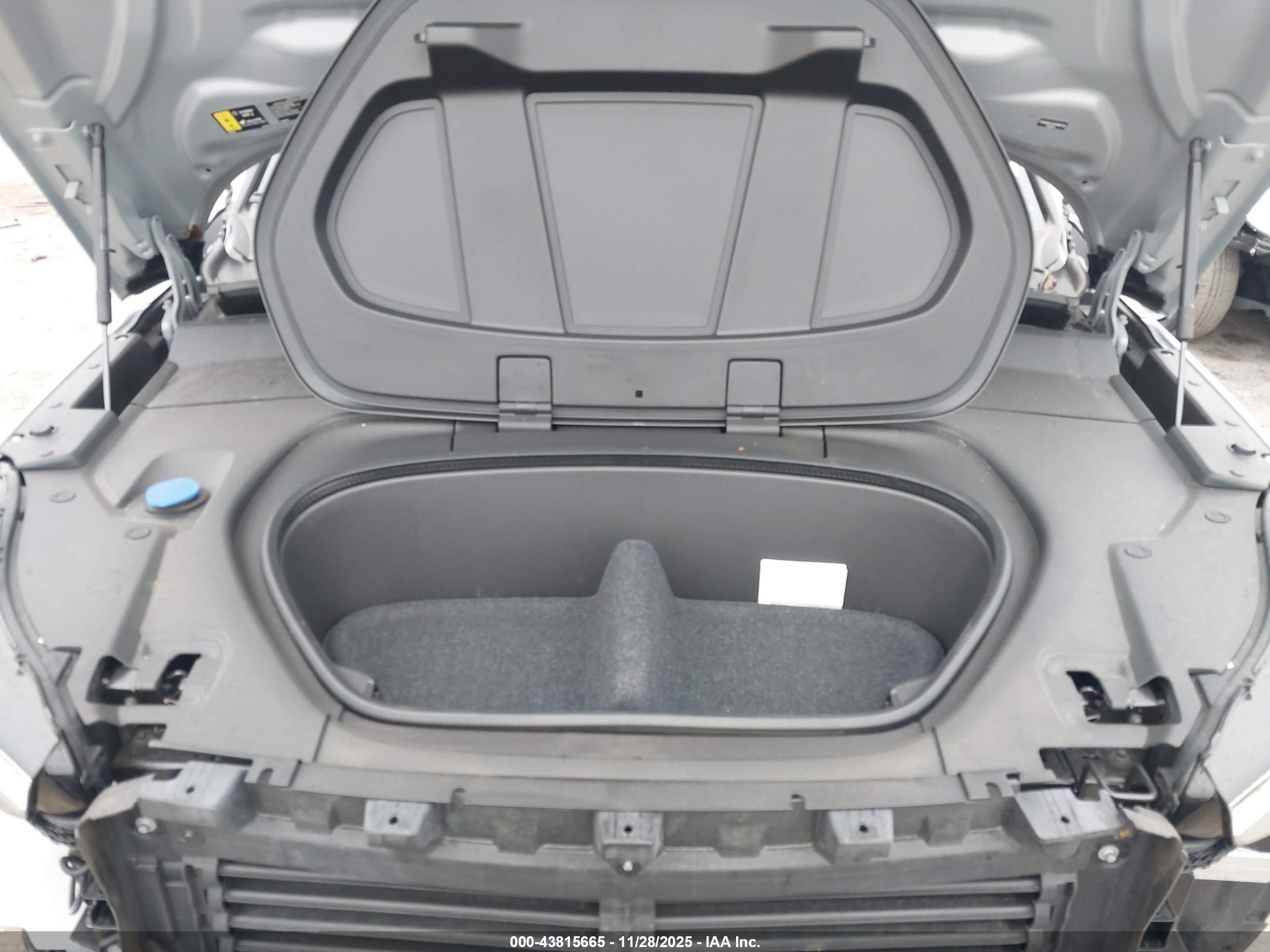 VOLVO EX40 image 10