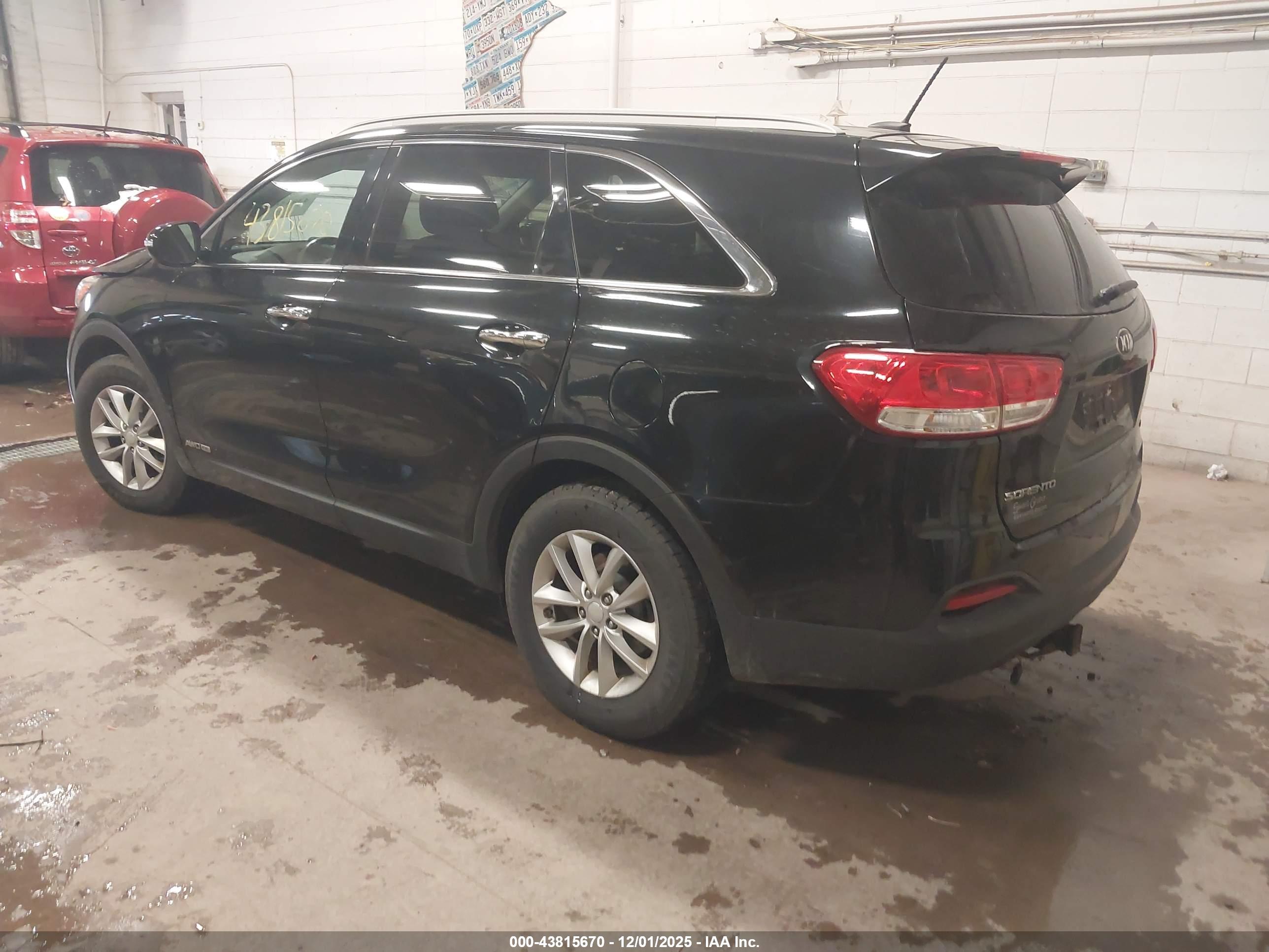 KIA SORENTO image 3