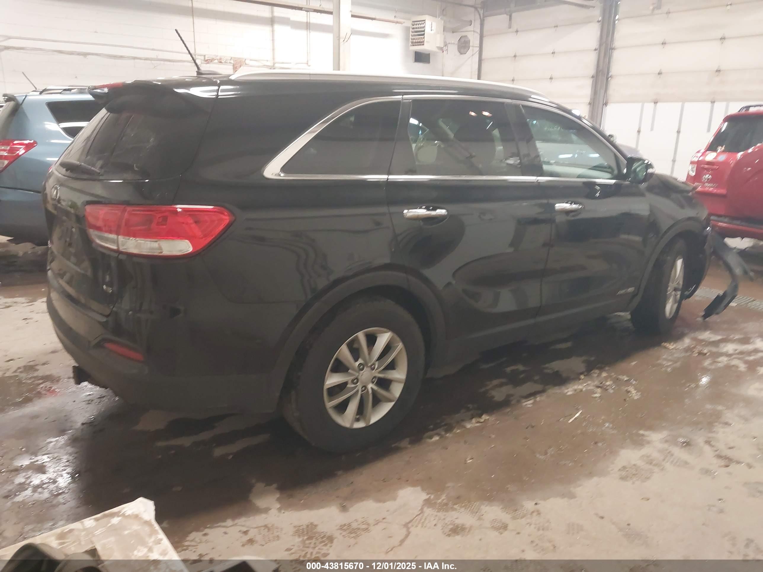 KIA SORENTO image 4