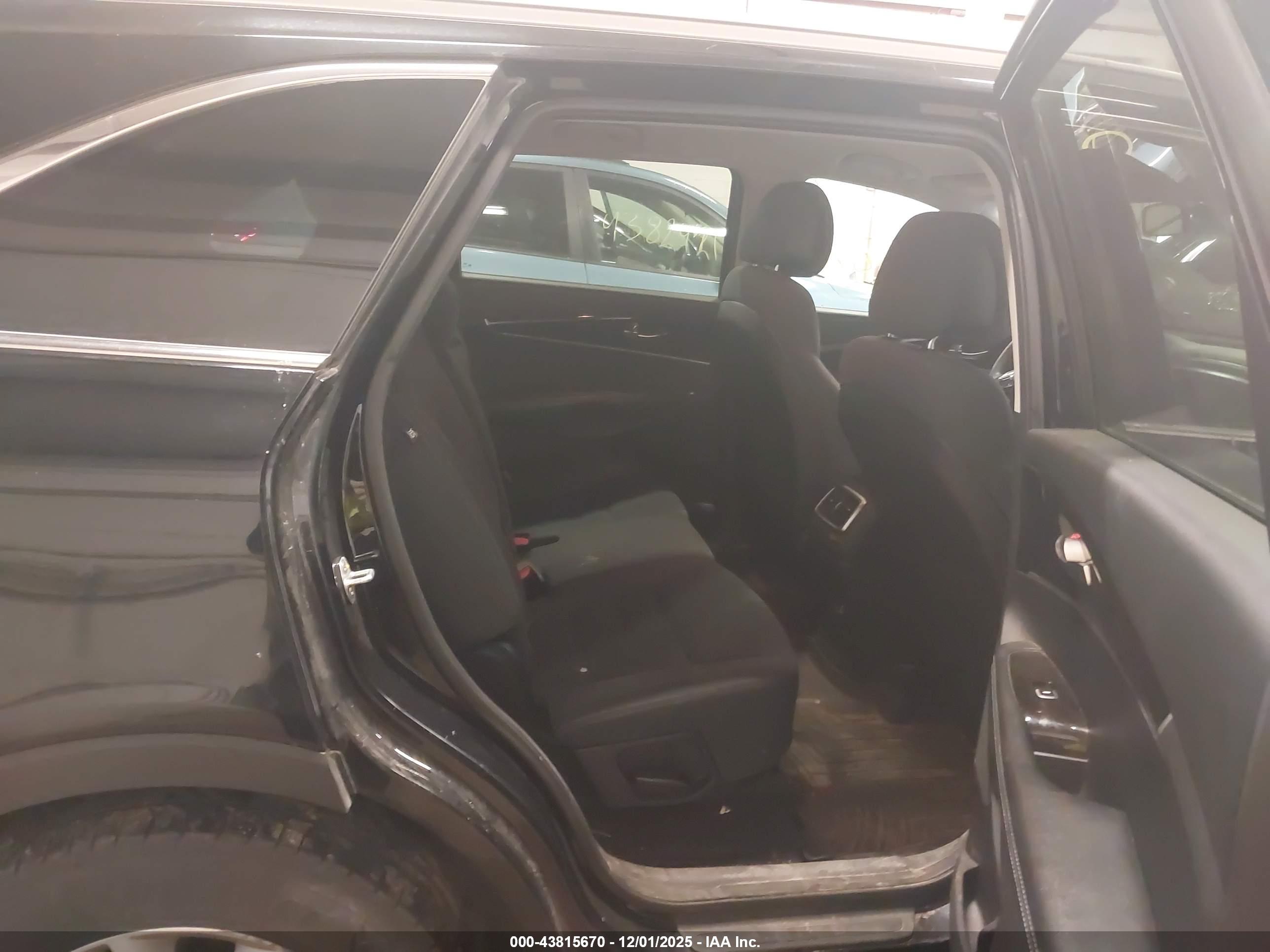 KIA SORENTO image 8