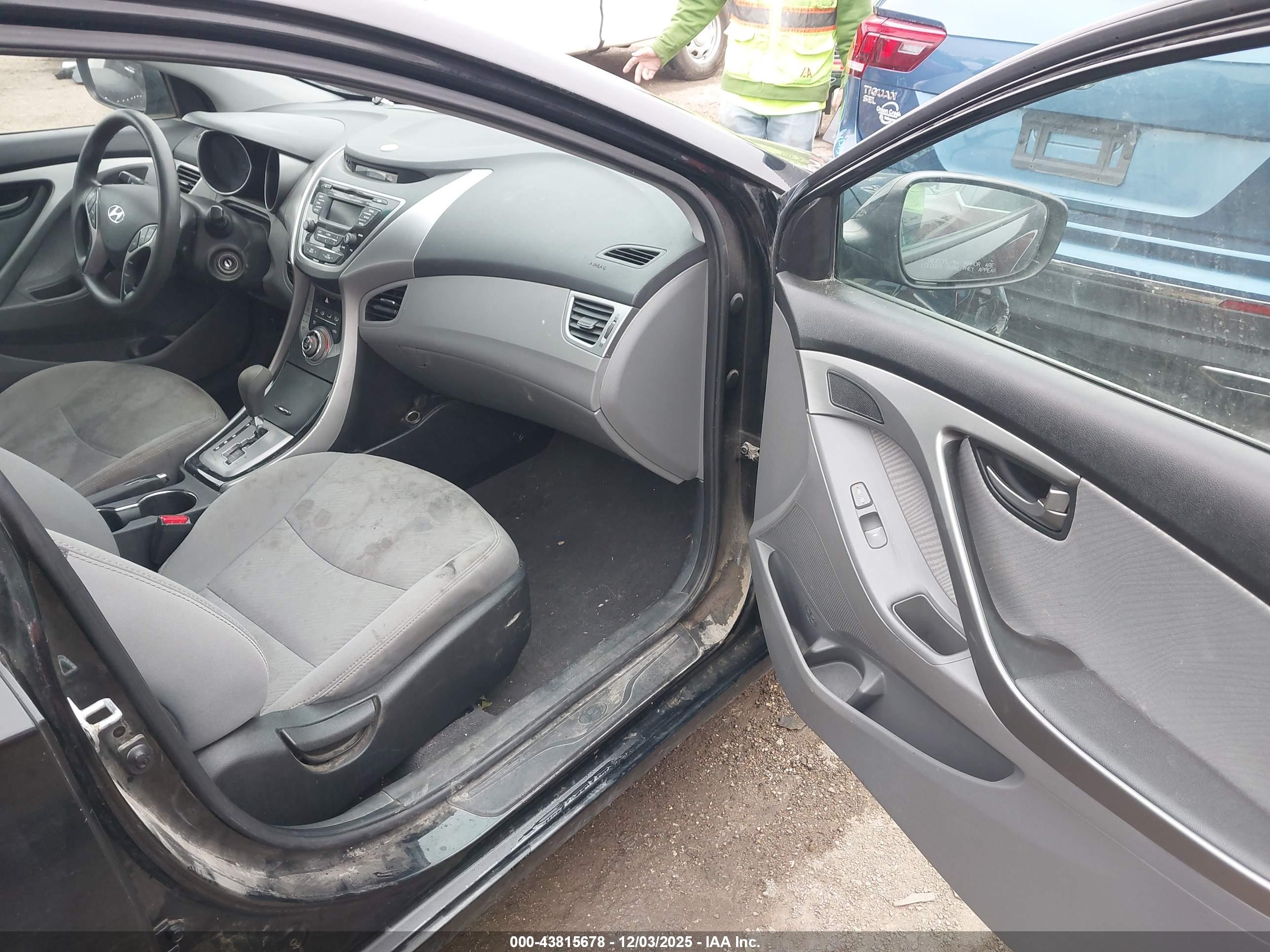 HYUNDAI ELANTRA image 5