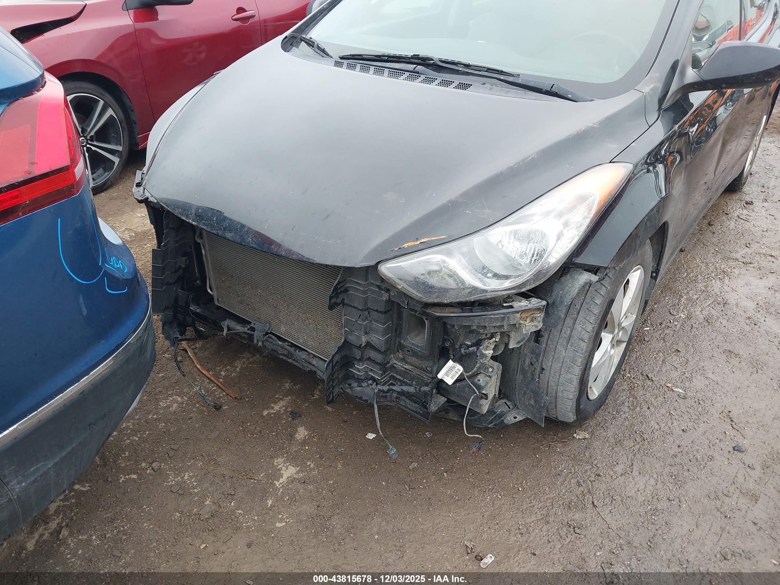 HYUNDAI ELANTRA image 6