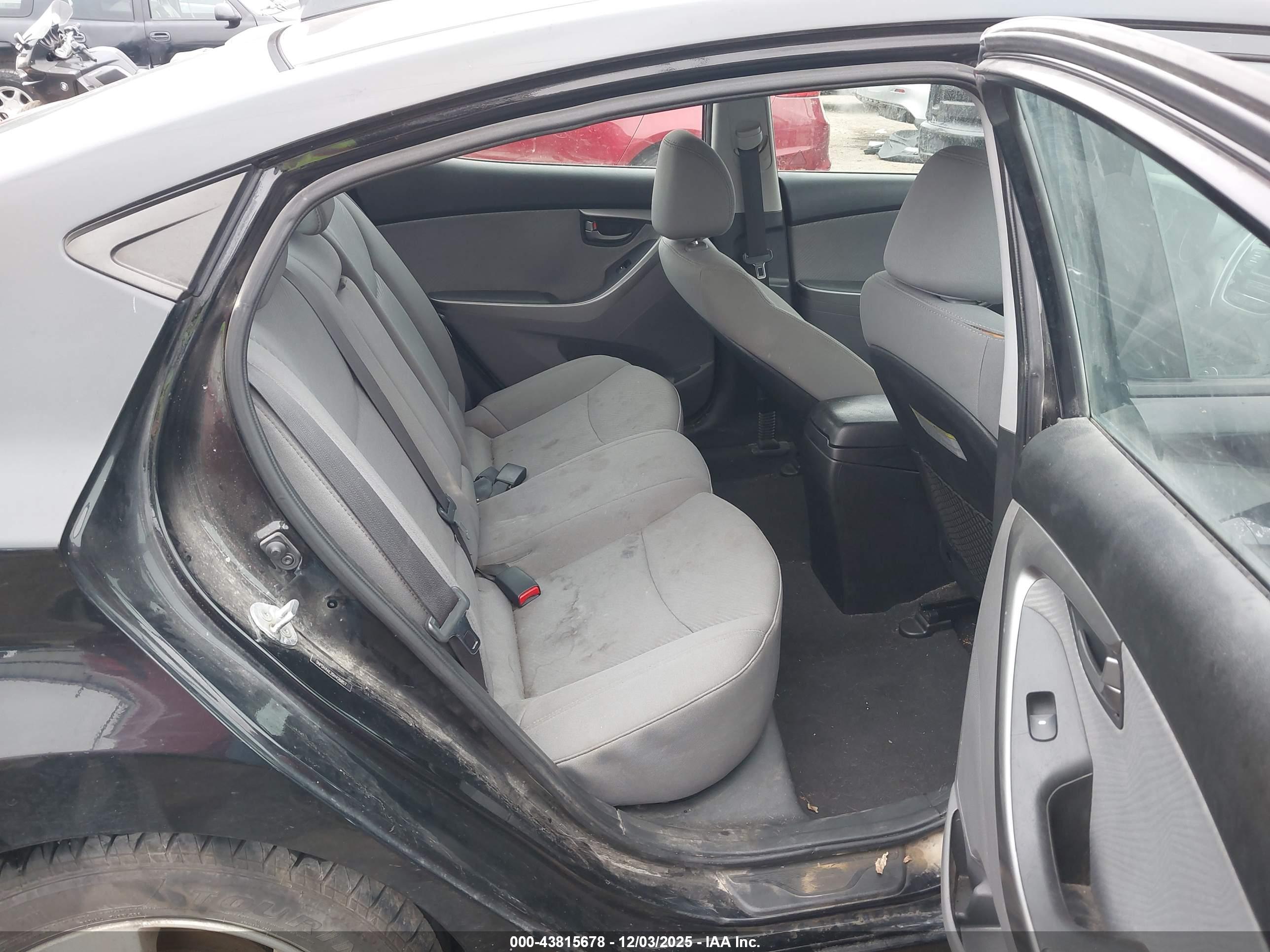 HYUNDAI ELANTRA image 8