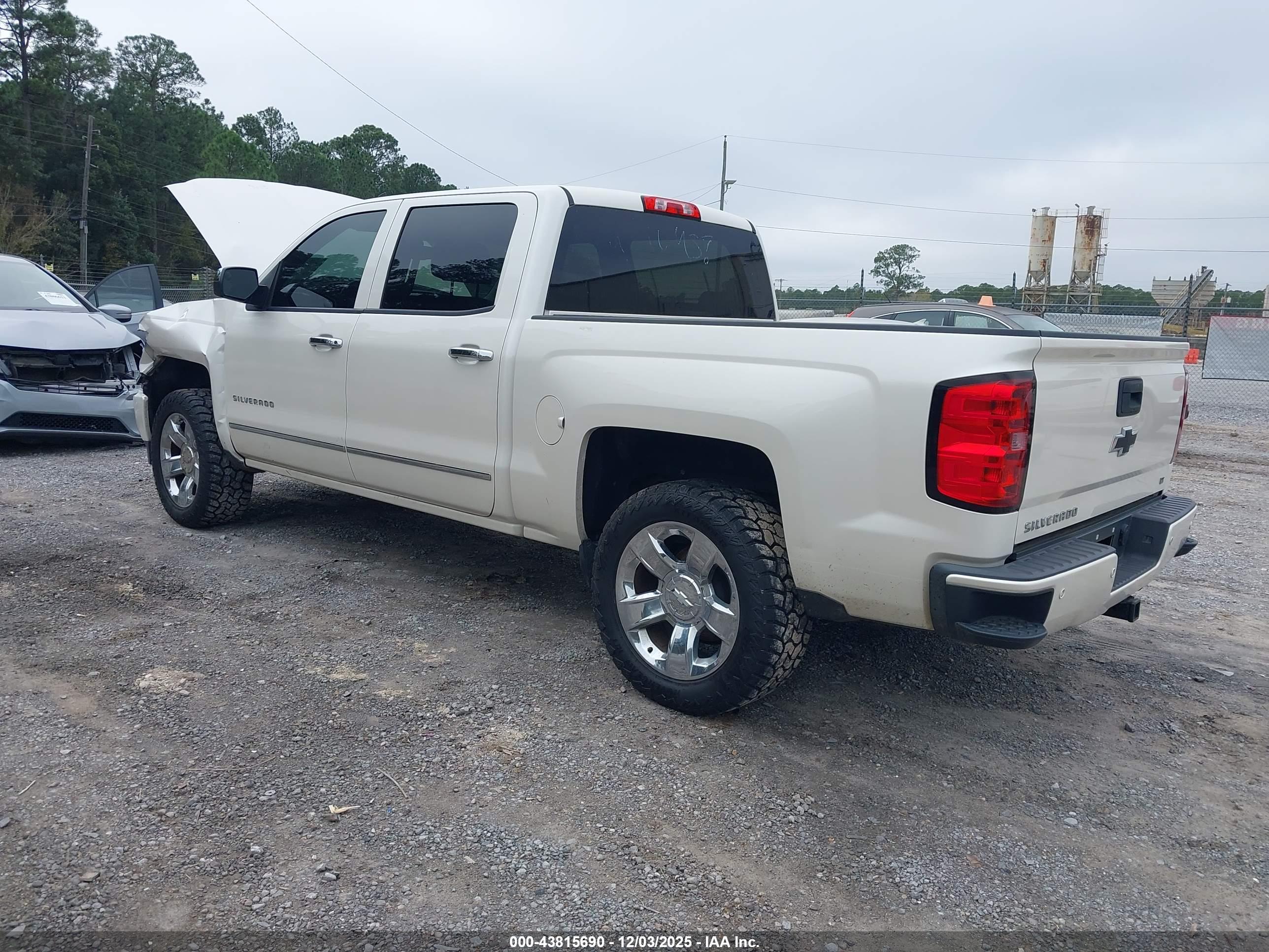 CHEVROLET SILVERADO image 3