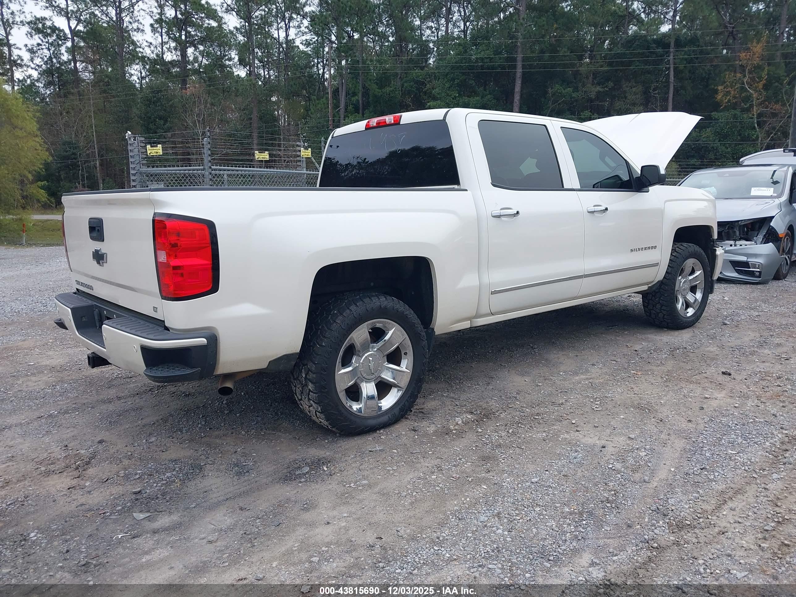 CHEVROLET SILVERADO image 4