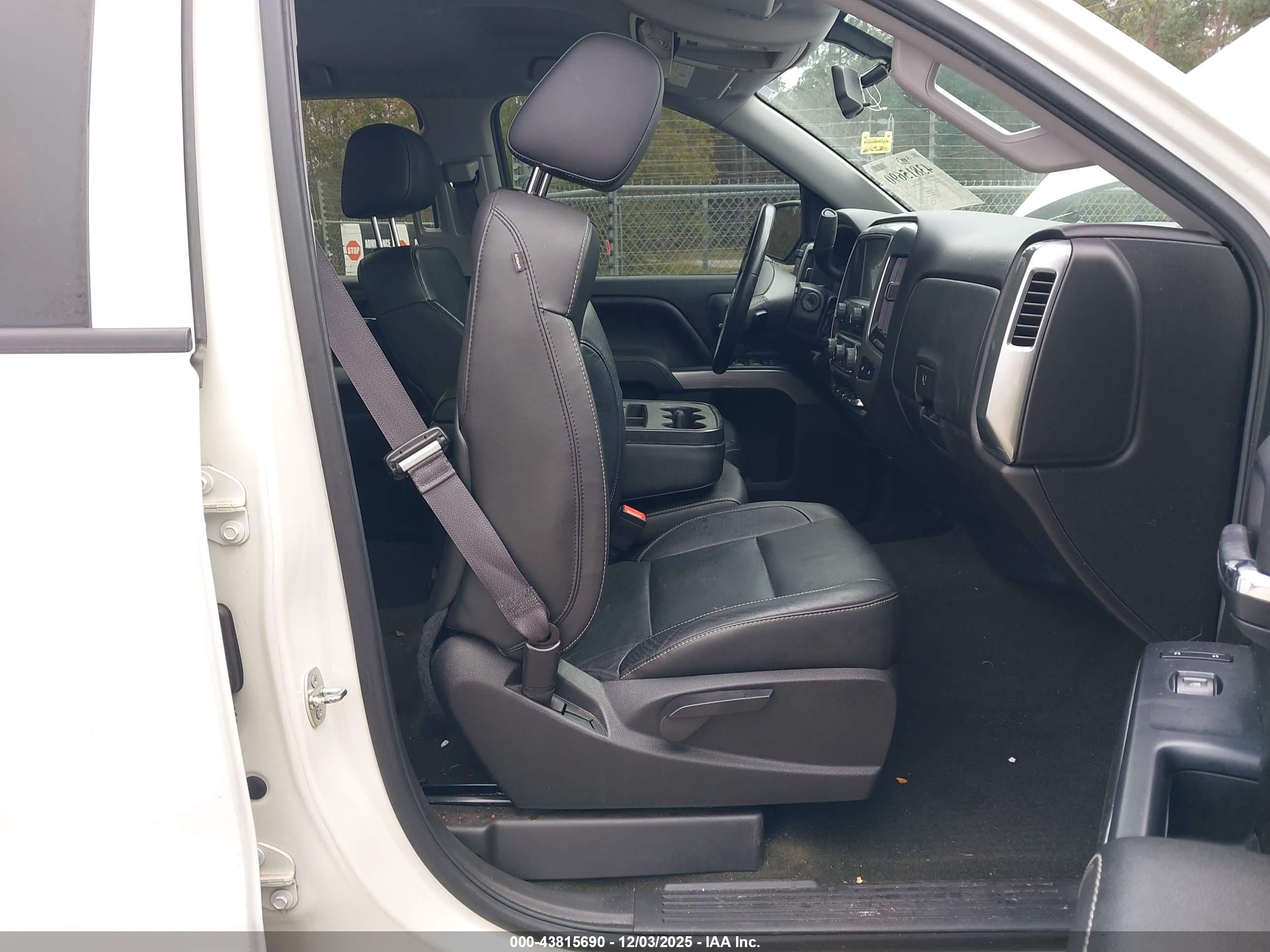 CHEVROLET SILVERADO image 5