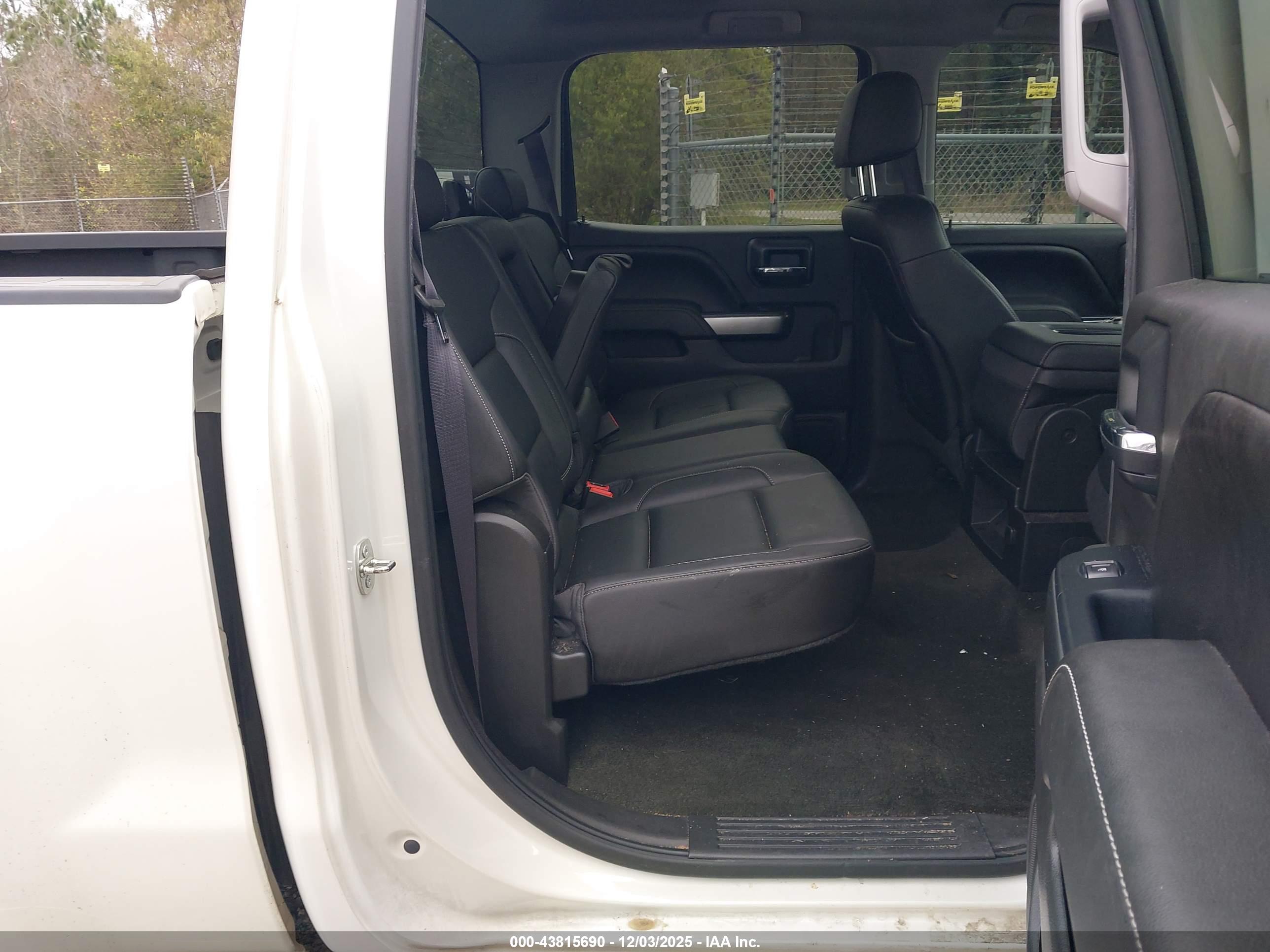 CHEVROLET SILVERADO image 8
