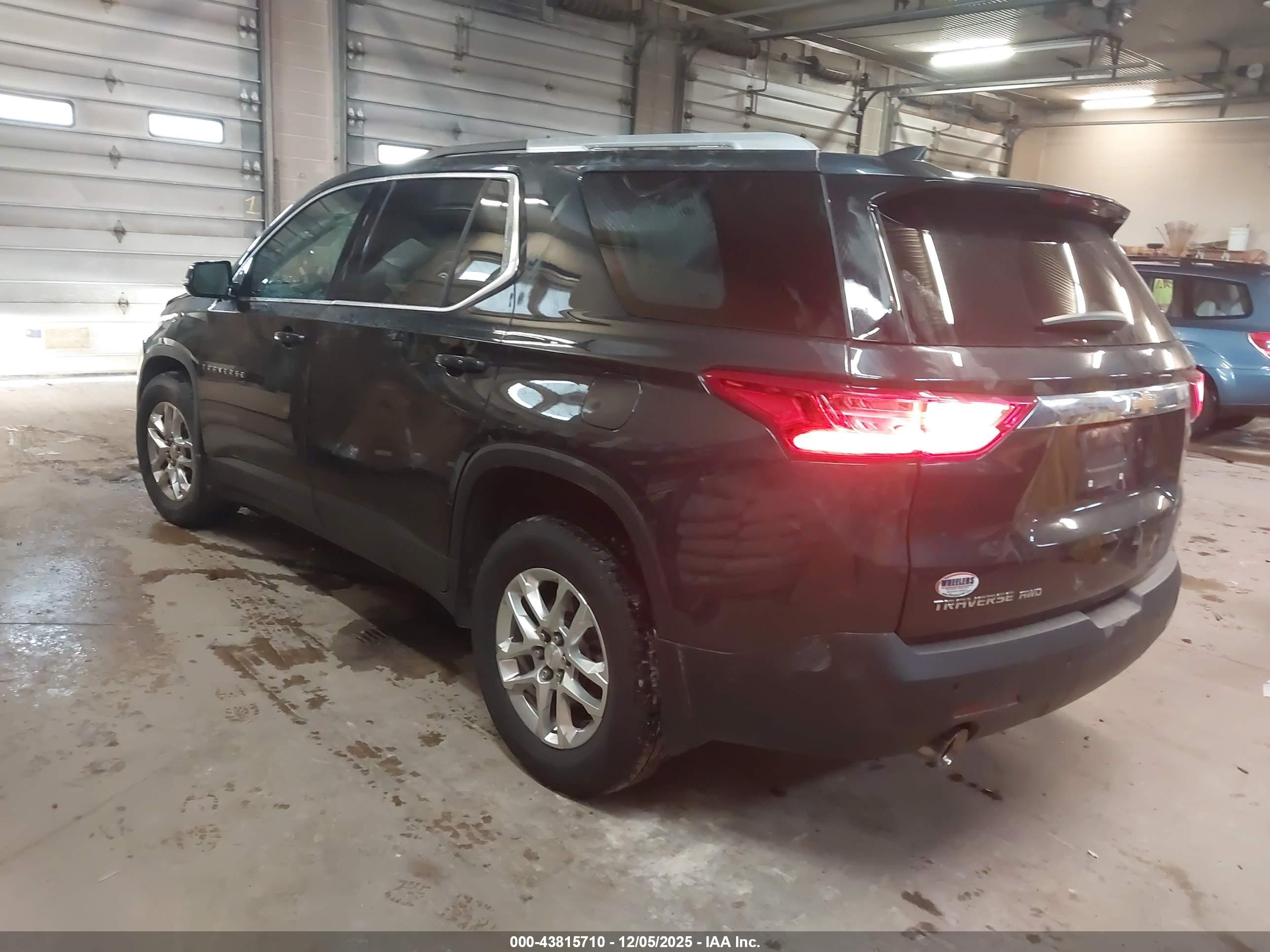 CHEVROLET TRAVERSE image 3