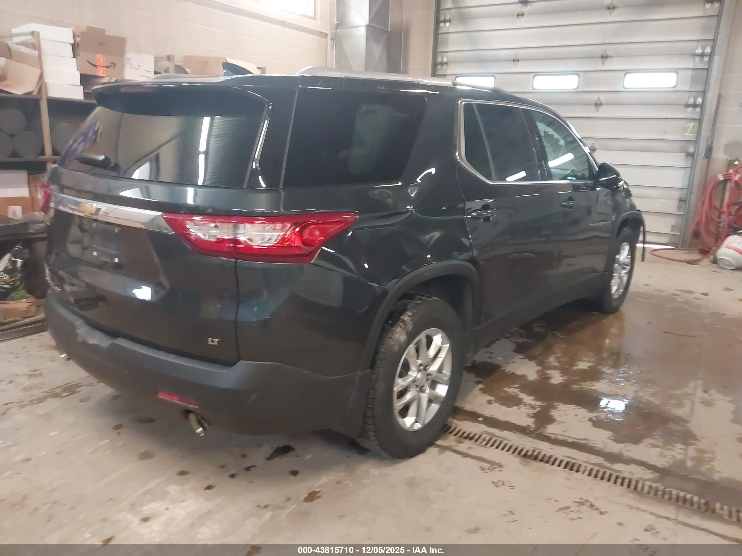 CHEVROLET TRAVERSE image 4