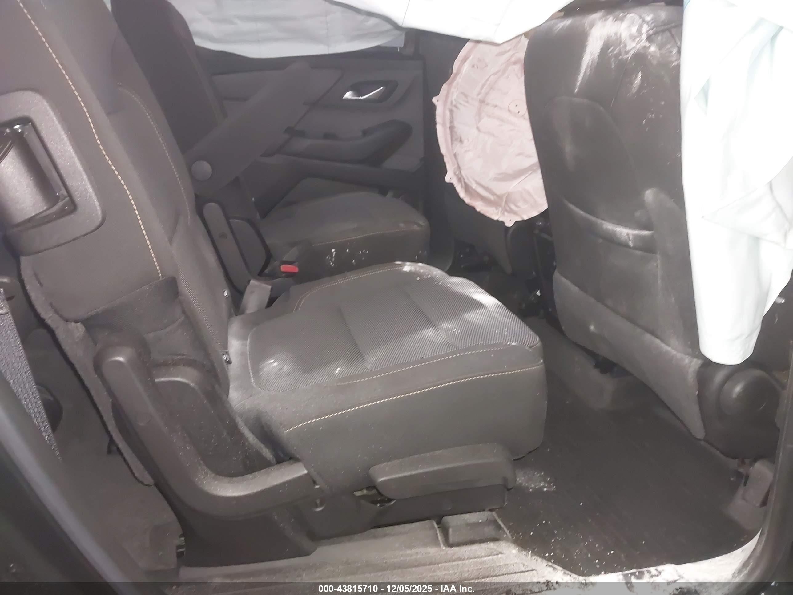 CHEVROLET TRAVERSE image 8