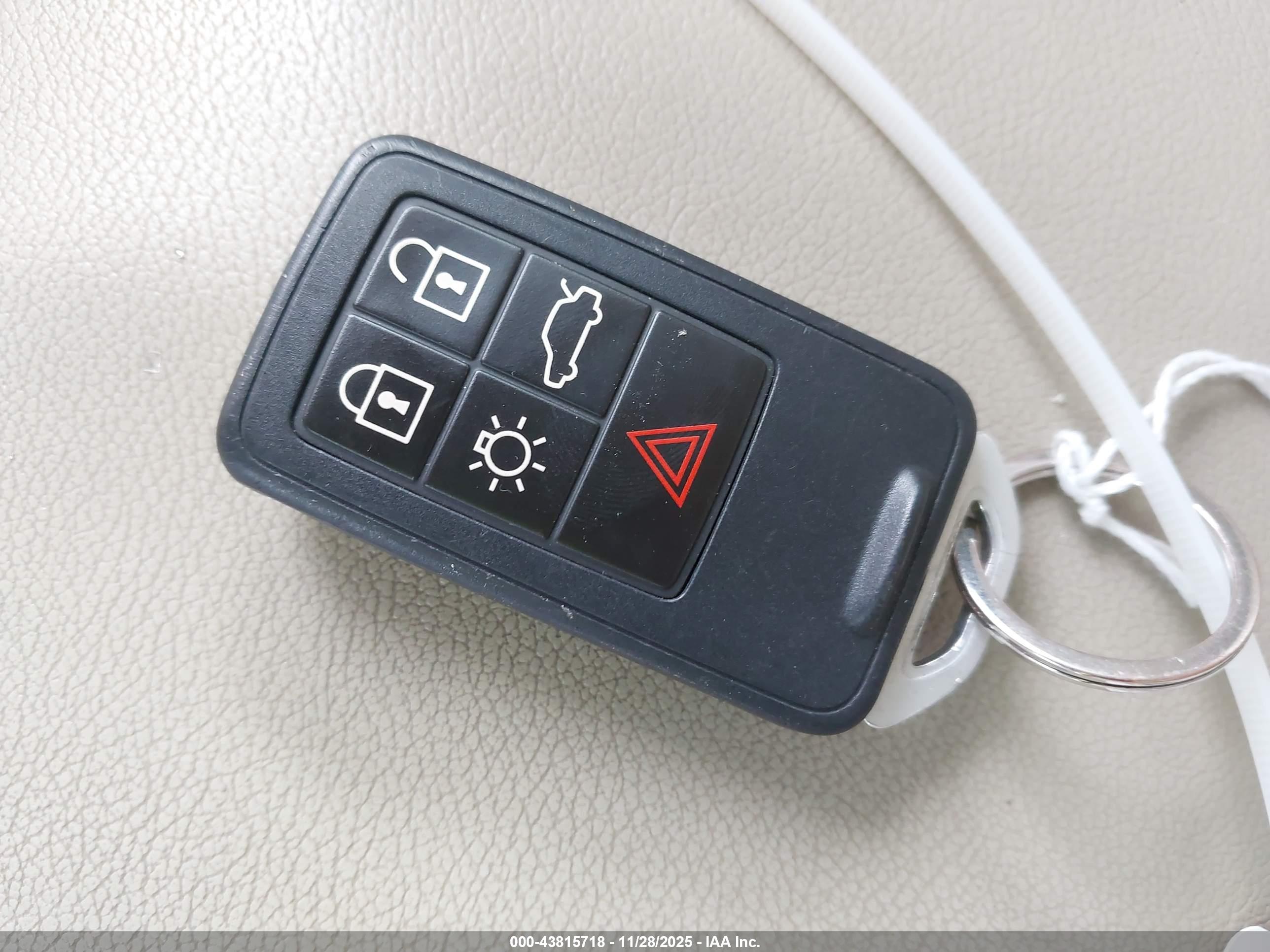 VOLVO S60 image 11
