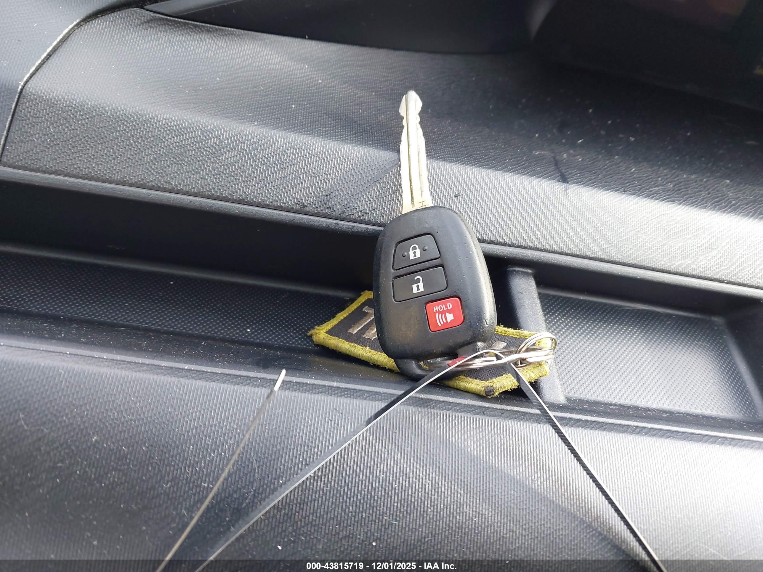 TOYOTA PRIUS image 11
