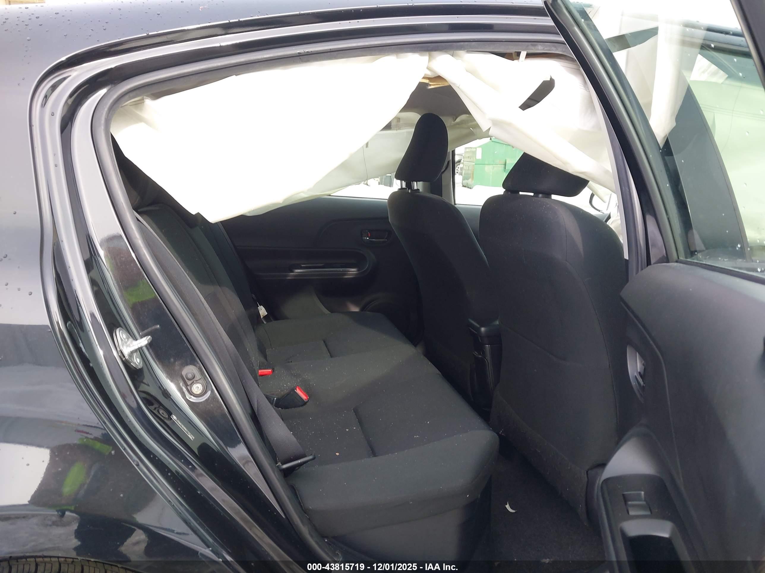 TOYOTA PRIUS image 8