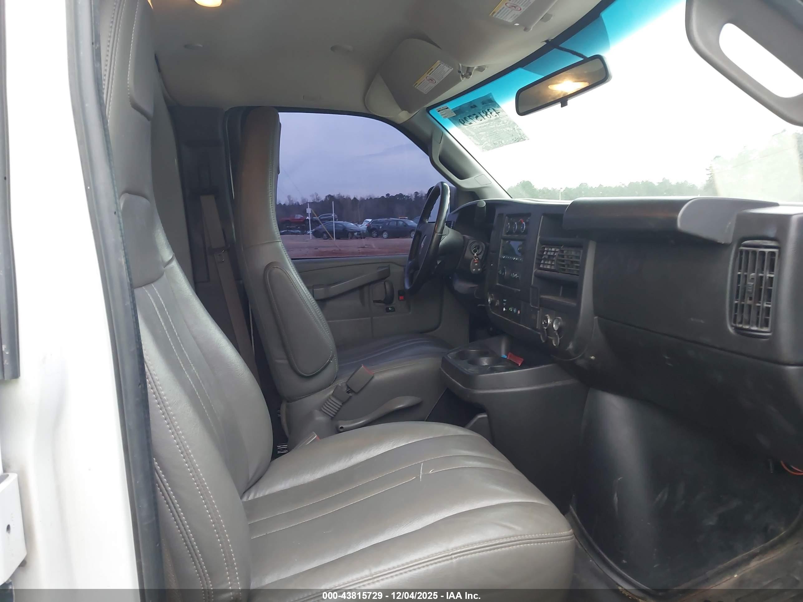 GMC SAVANA image 5