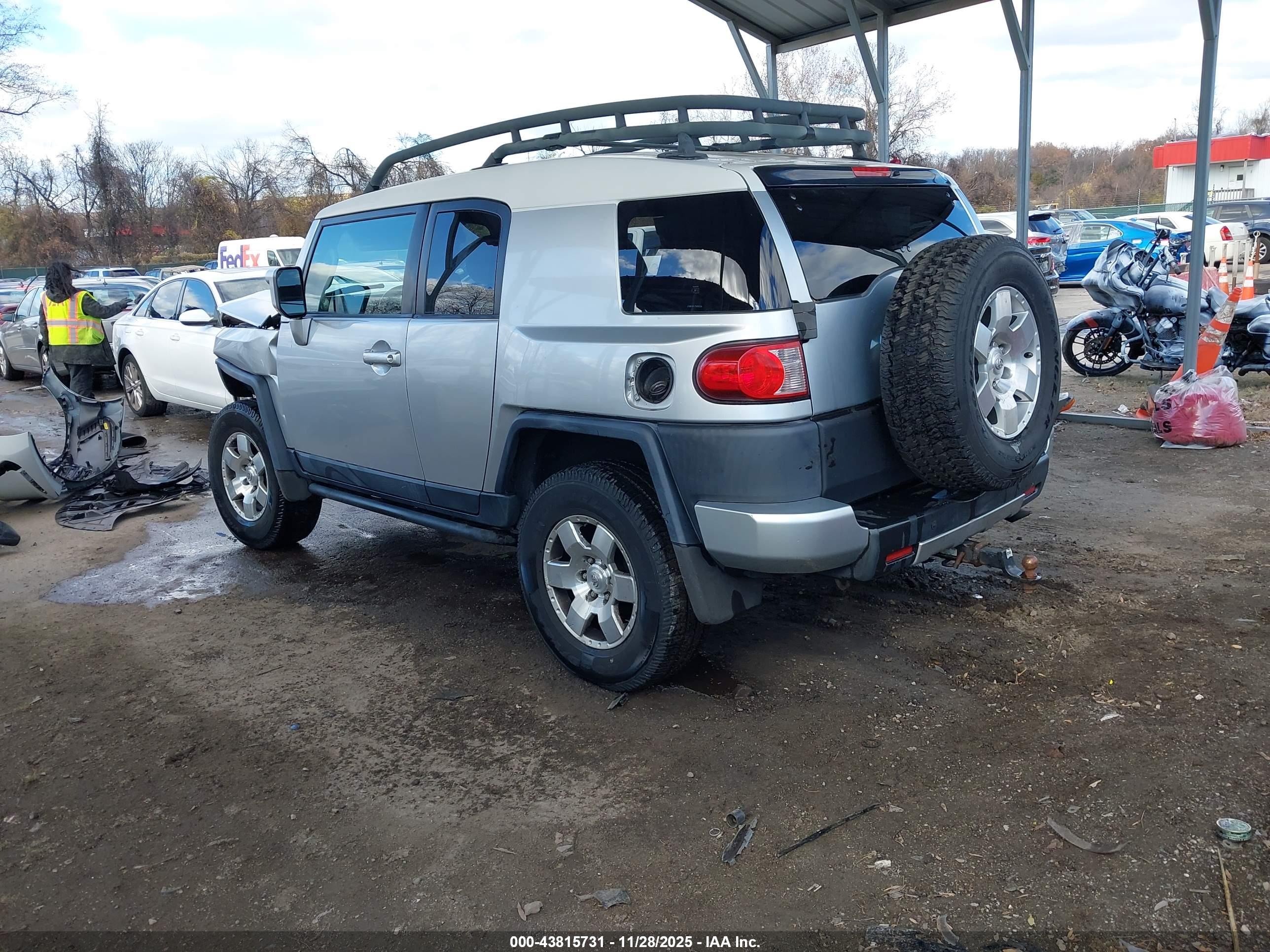 TOYOTA FJ image 3