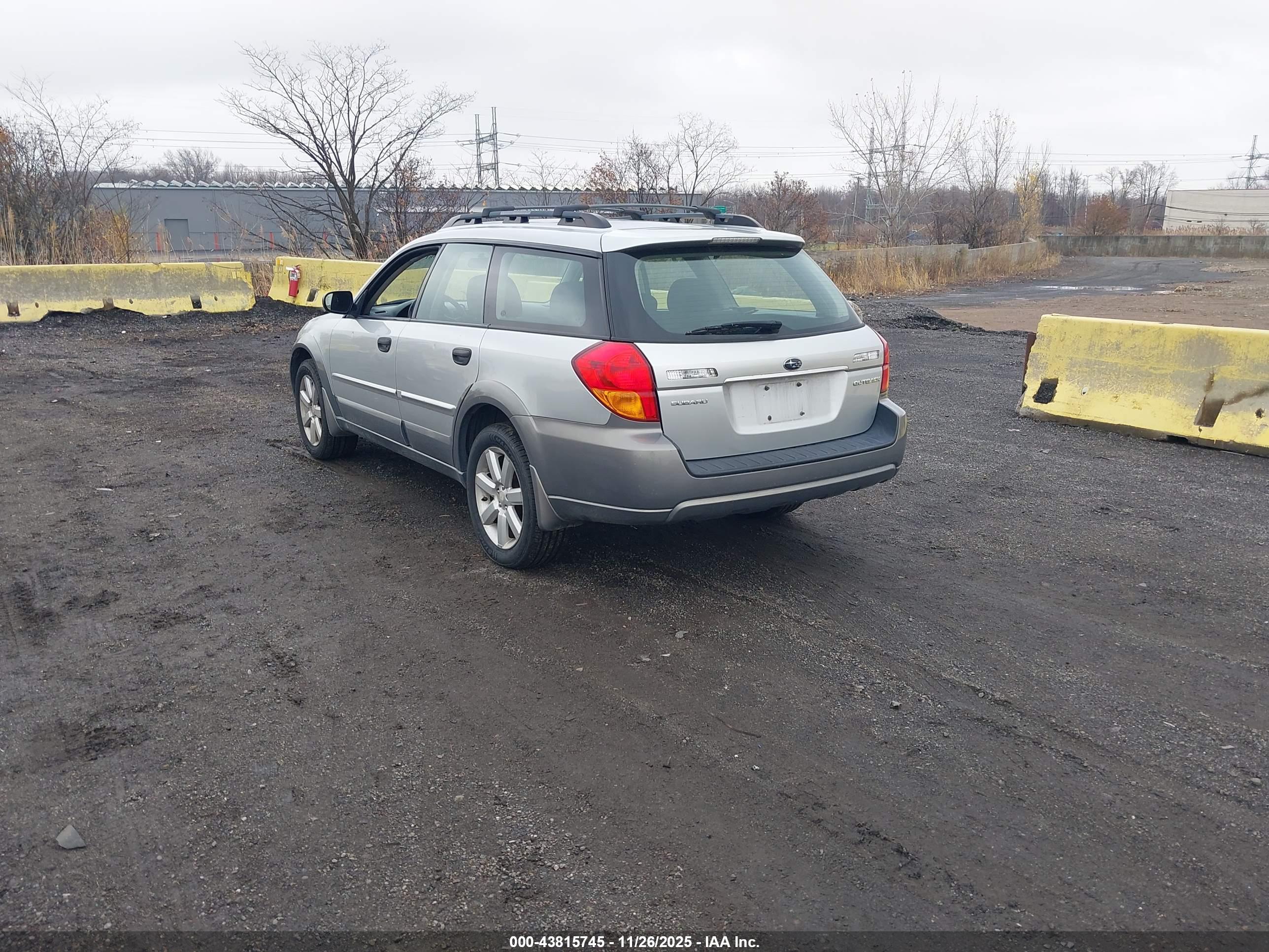SUBARU OUTBACK image 3