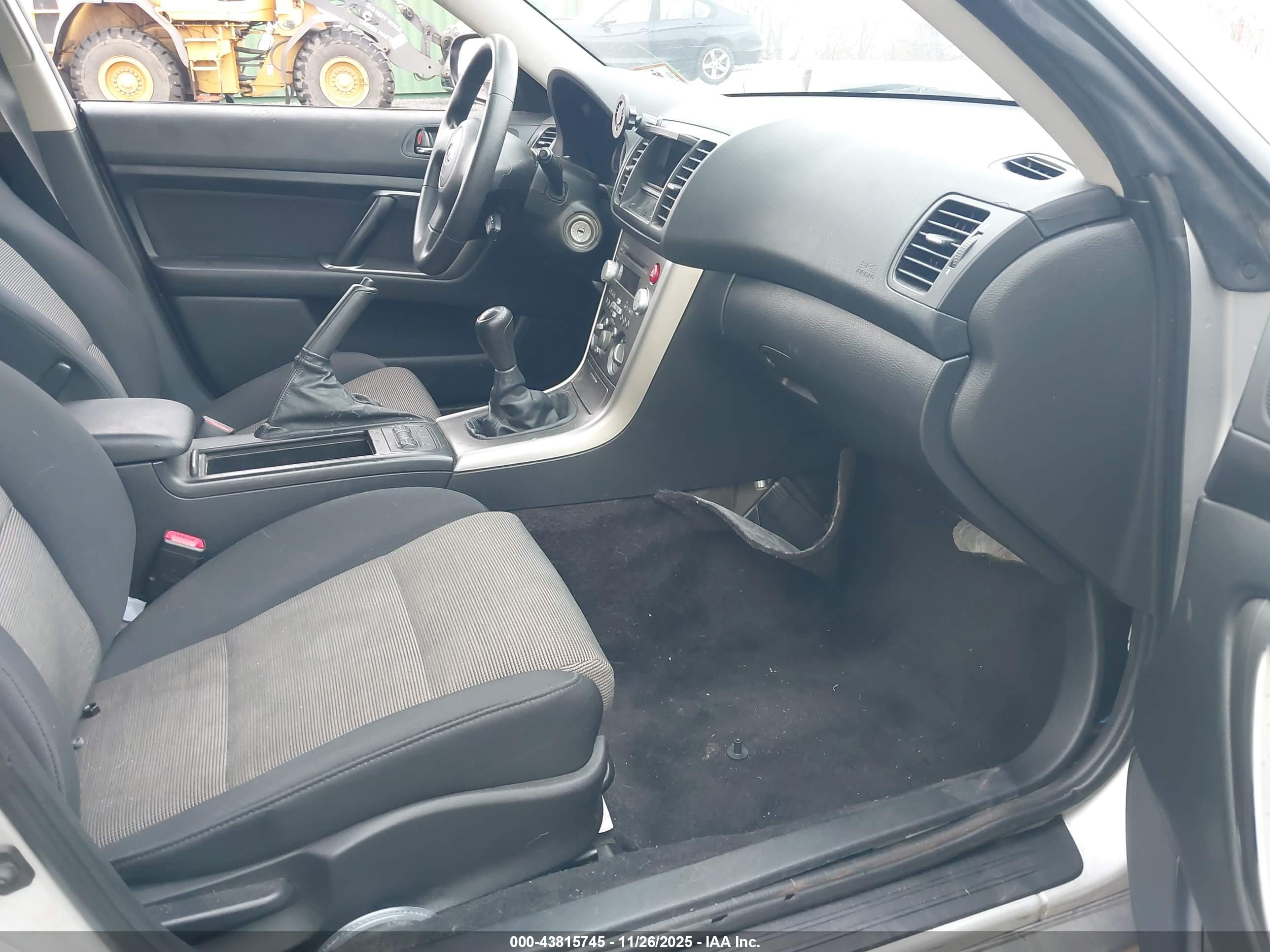 SUBARU OUTBACK image 5
