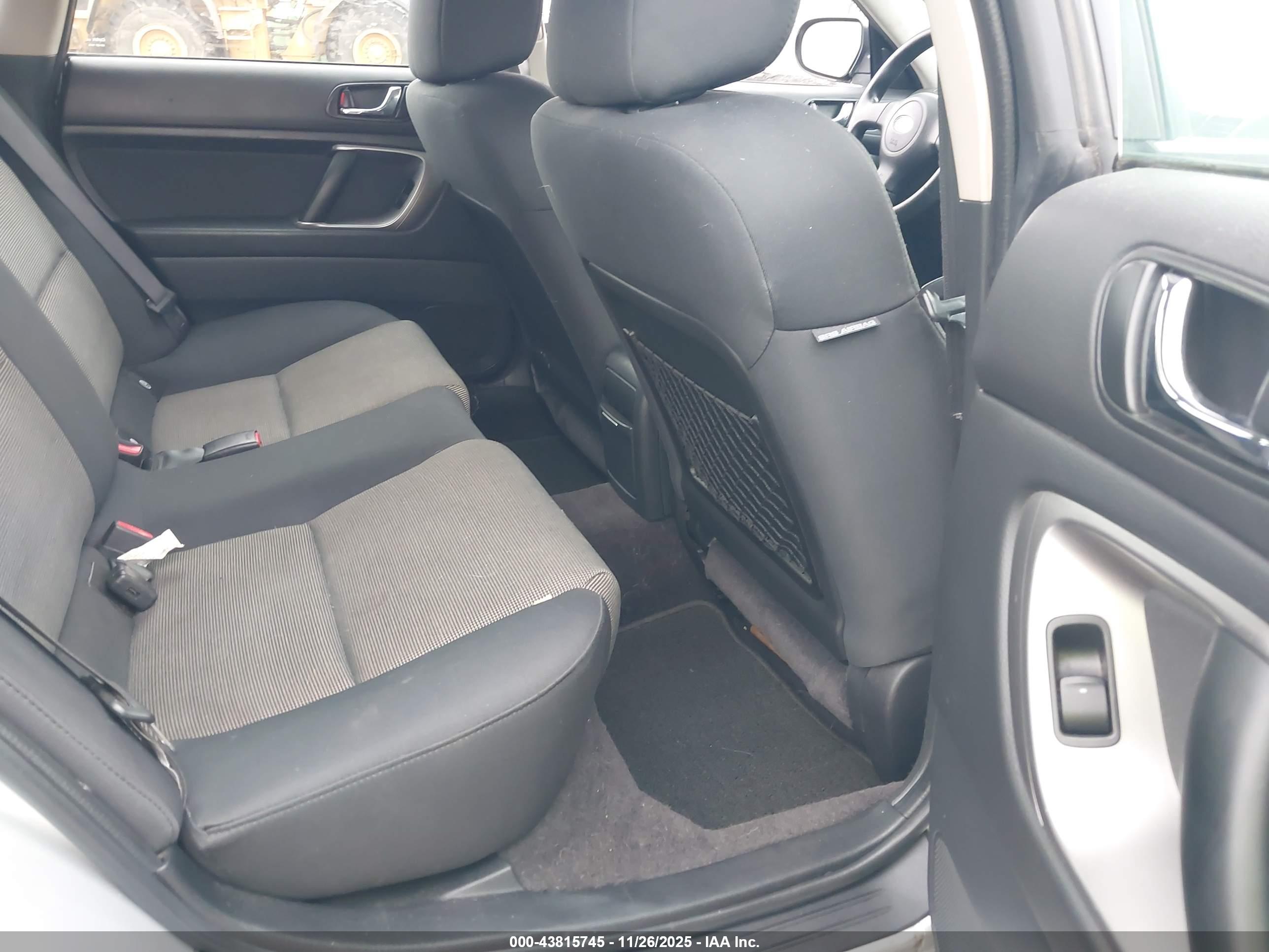 SUBARU OUTBACK image 8