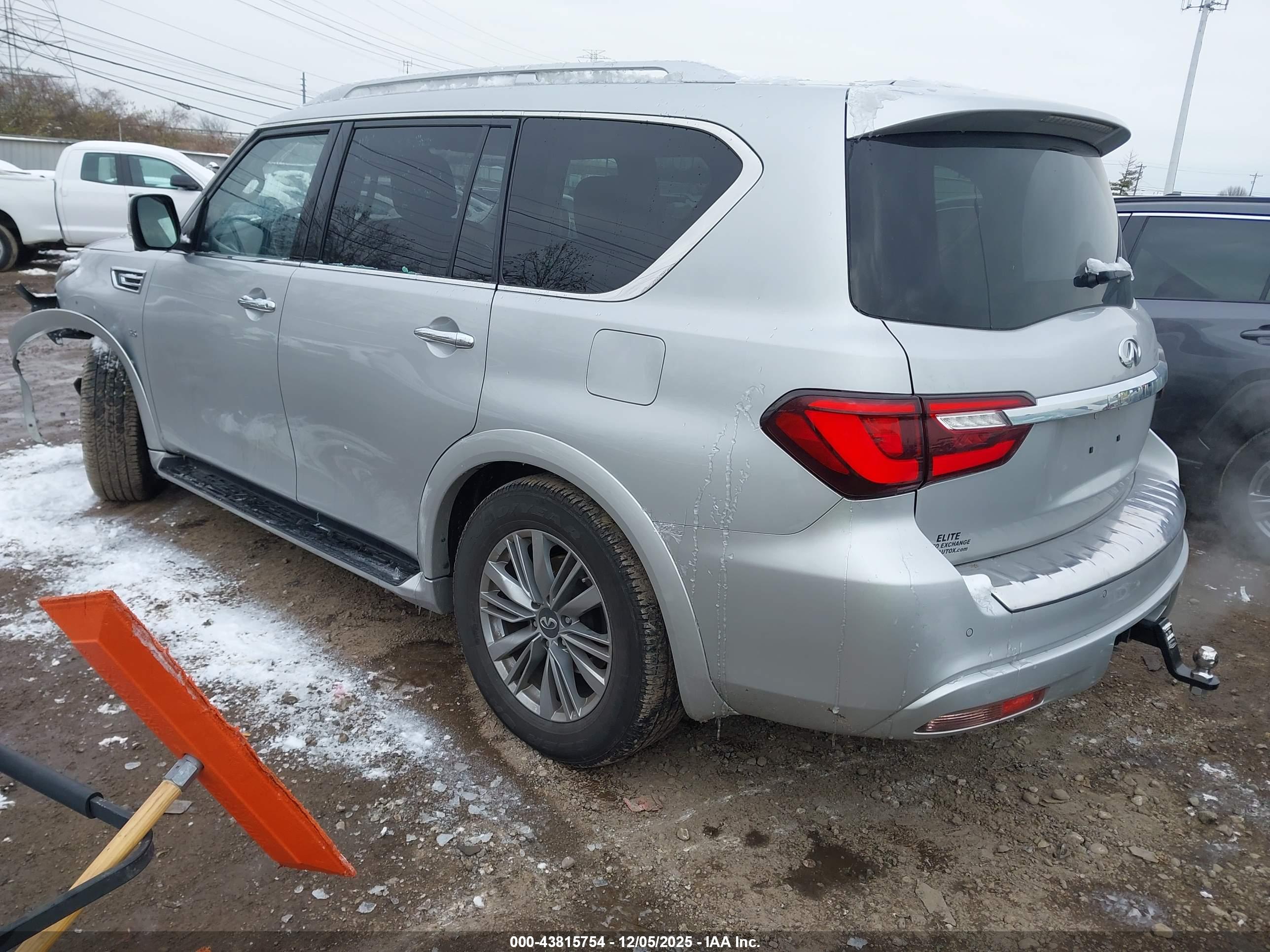 INFINITI QX80 image 3
