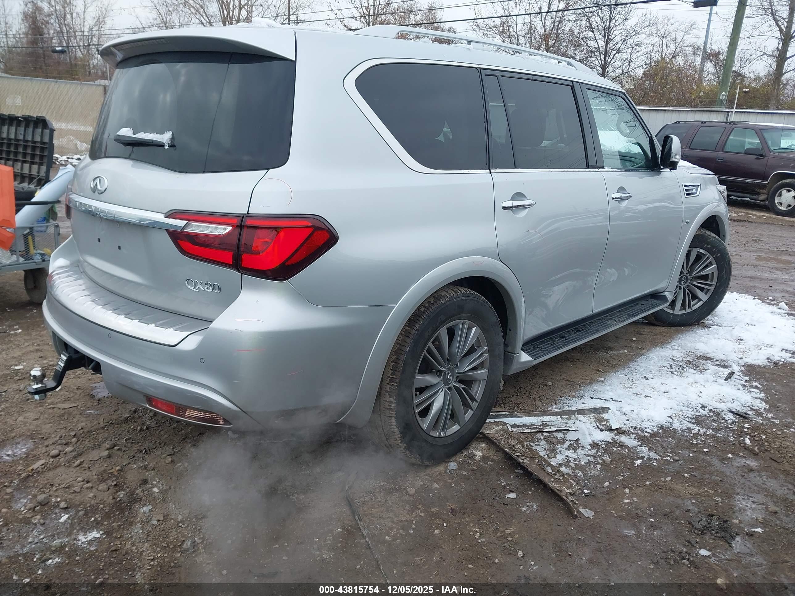 INFINITI QX80 image 4