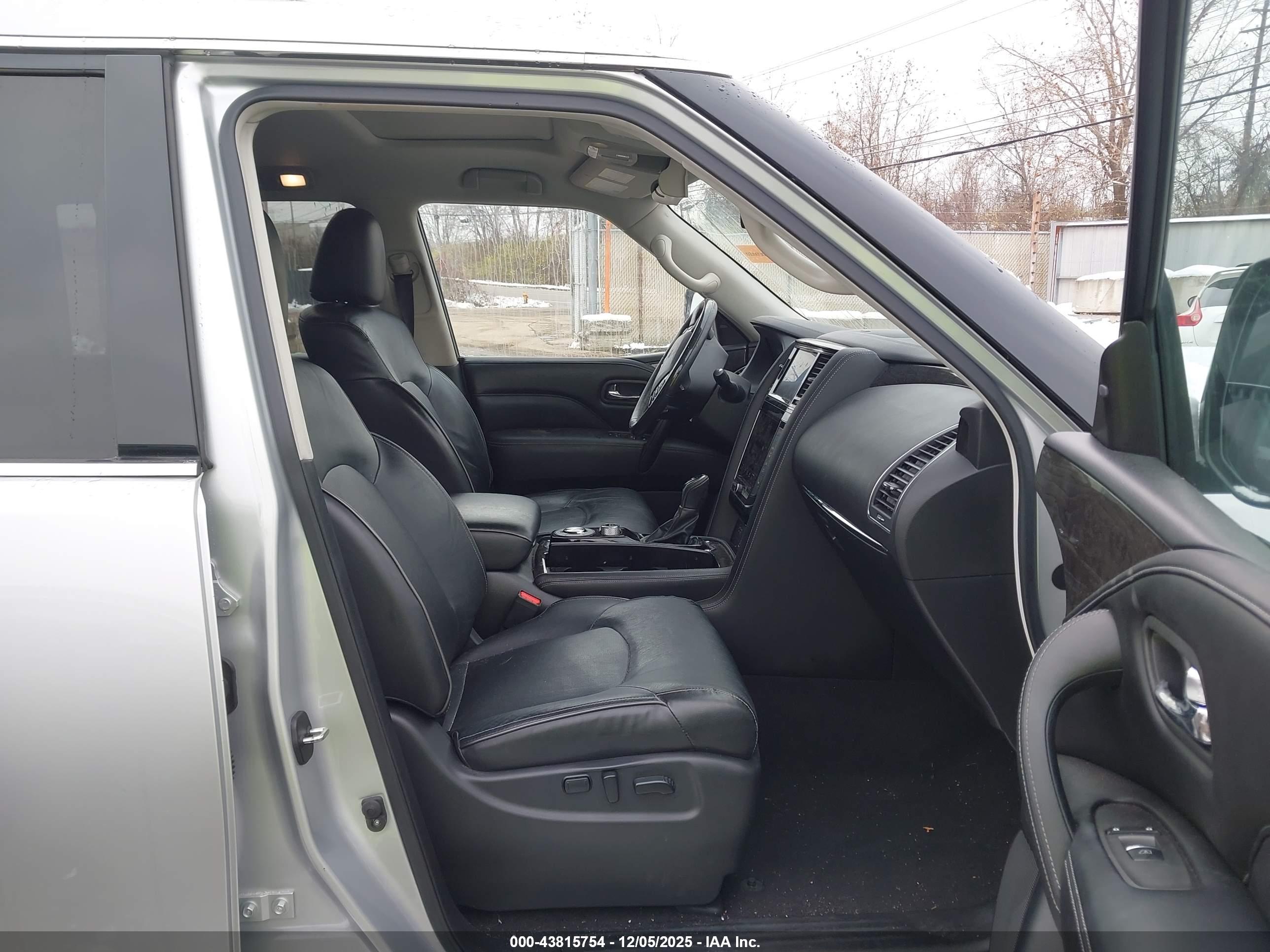 INFINITI QX80 image 5