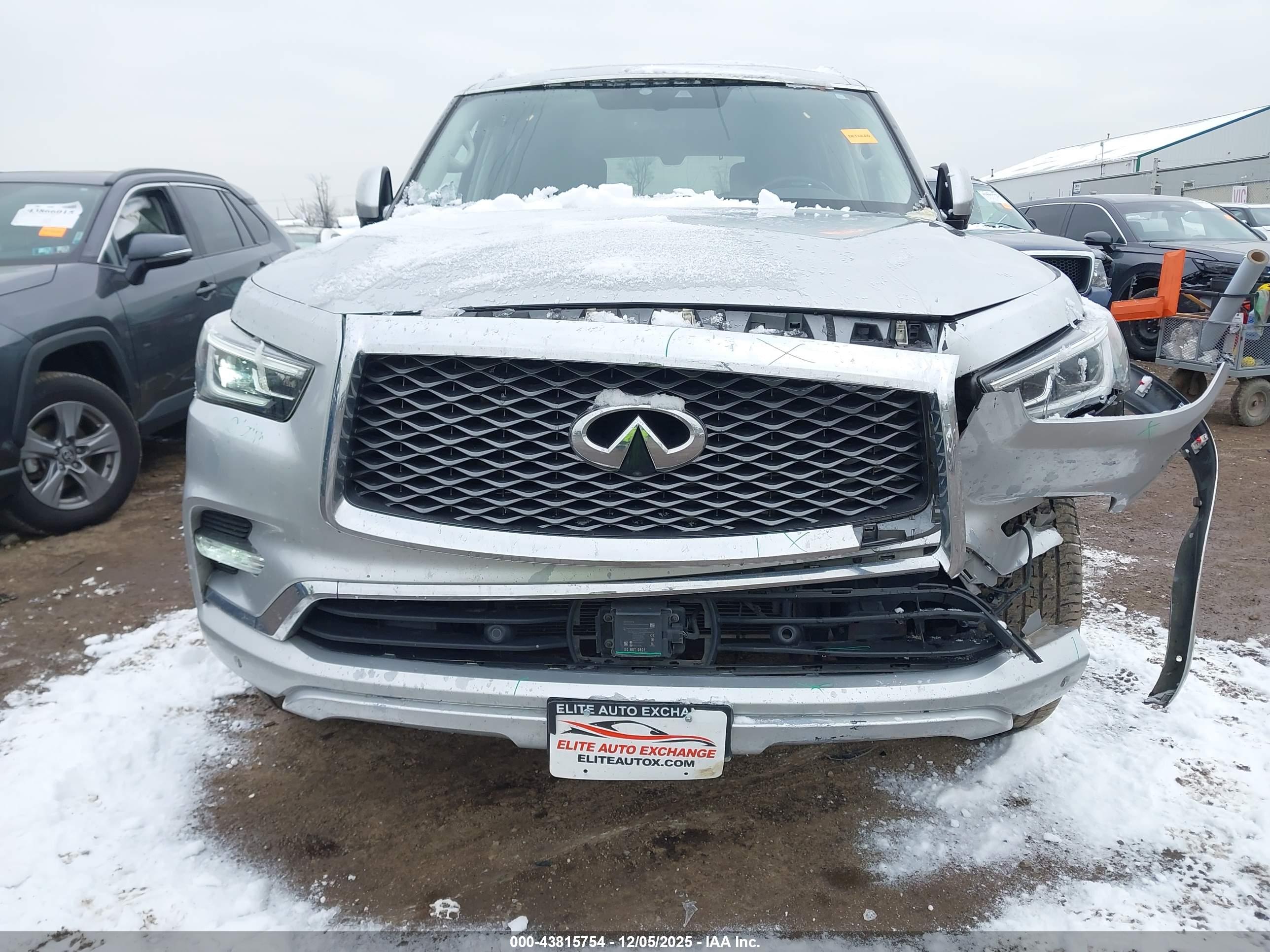 INFINITI QX80 image 6