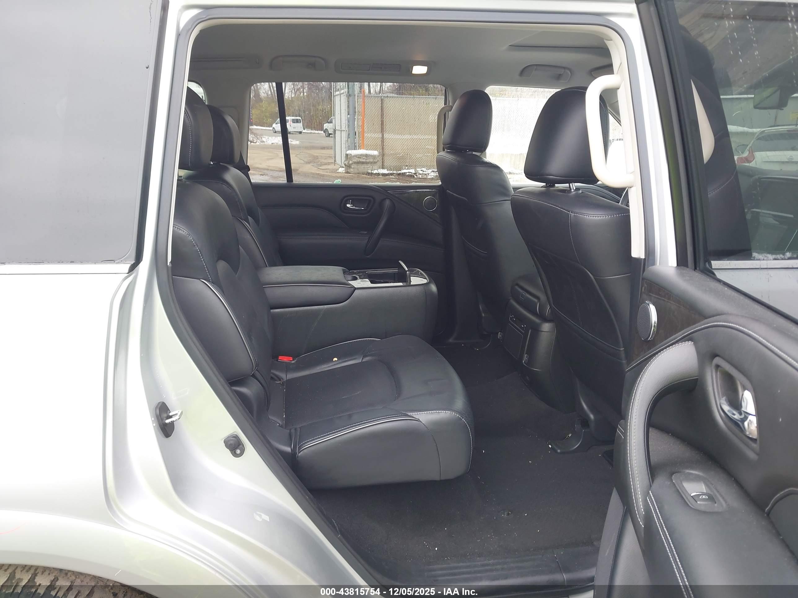 INFINITI QX80 image 8