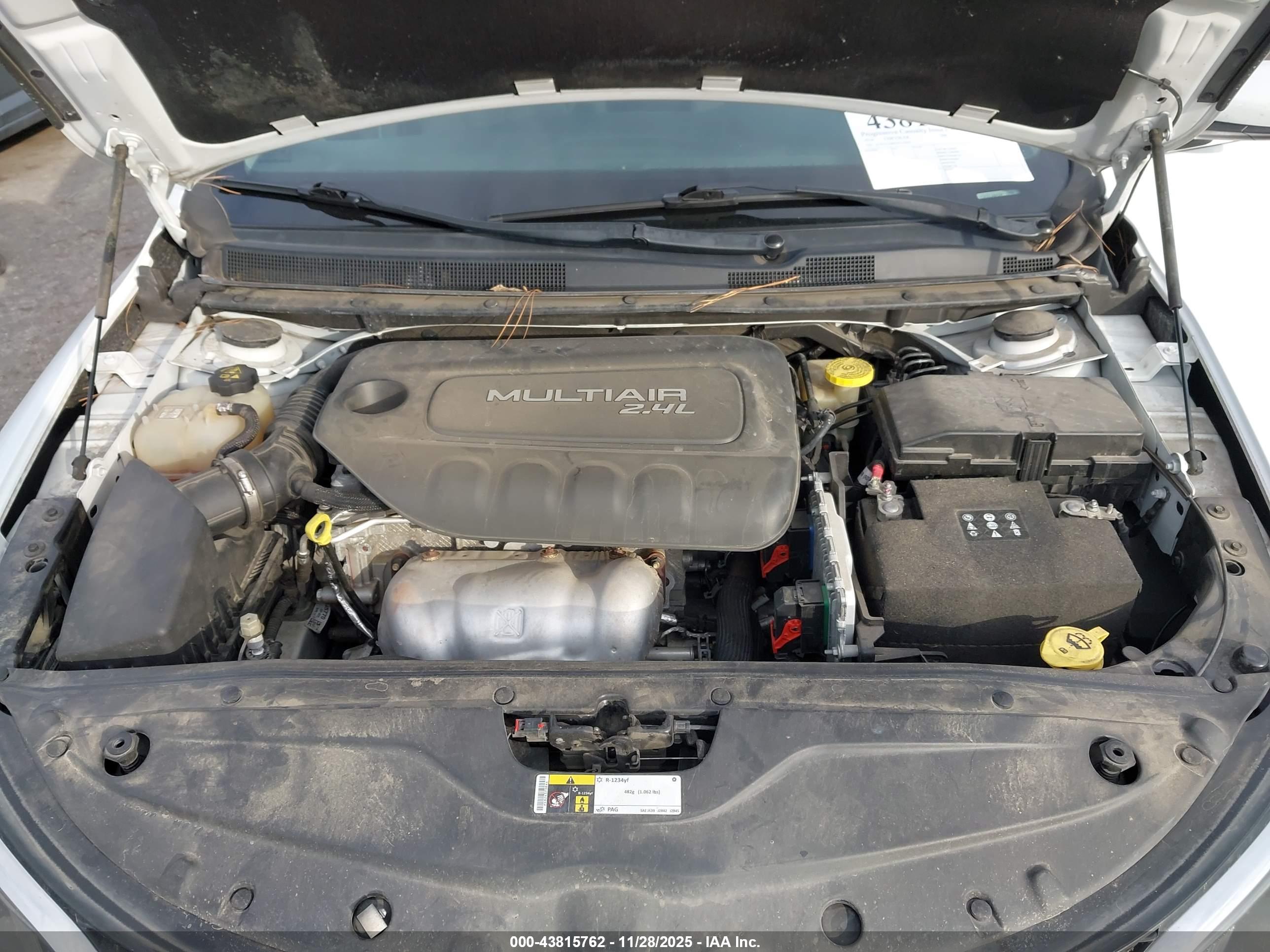 CHRYSLER 200 image 10