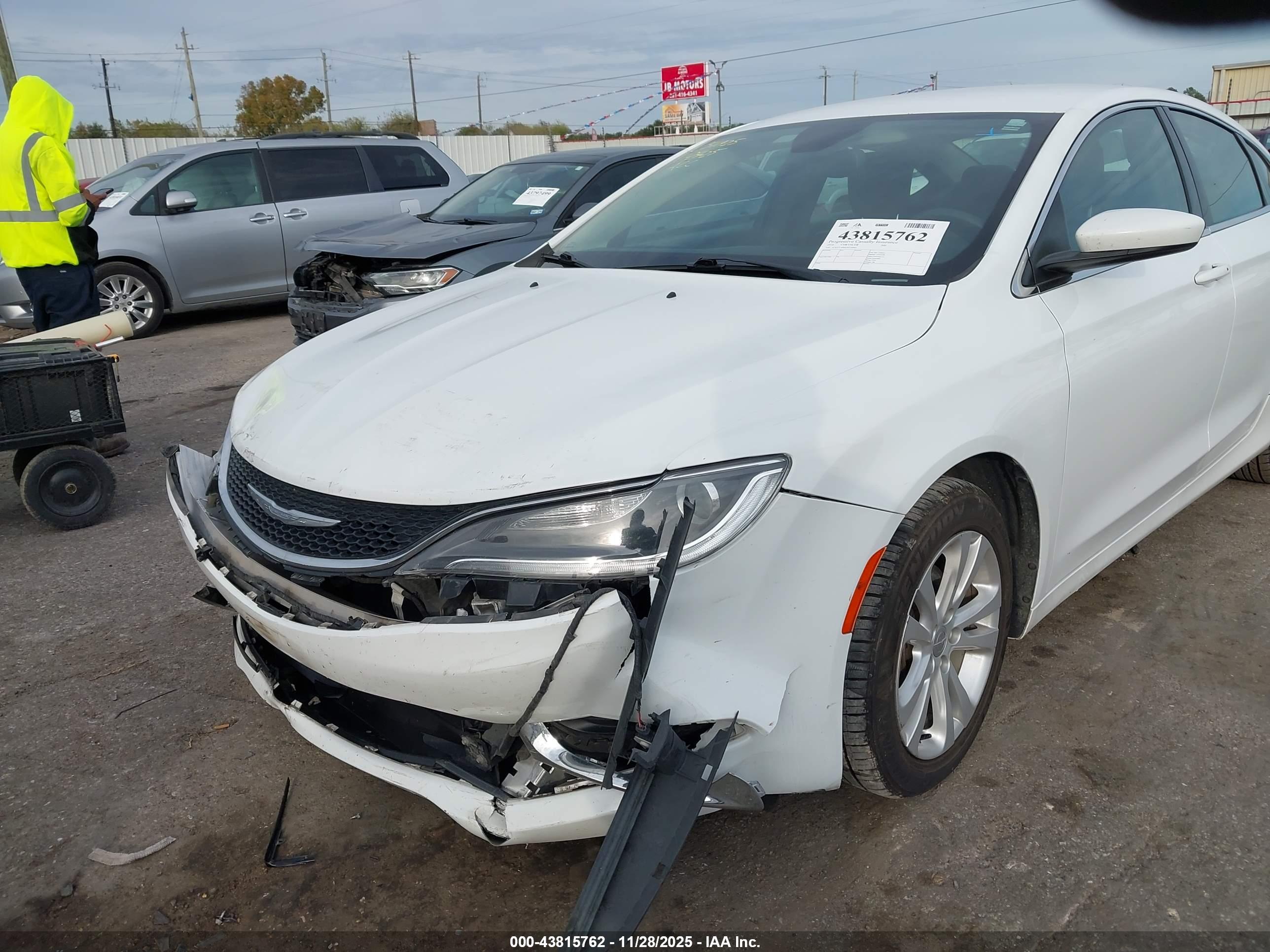 CHRYSLER 200 image 6