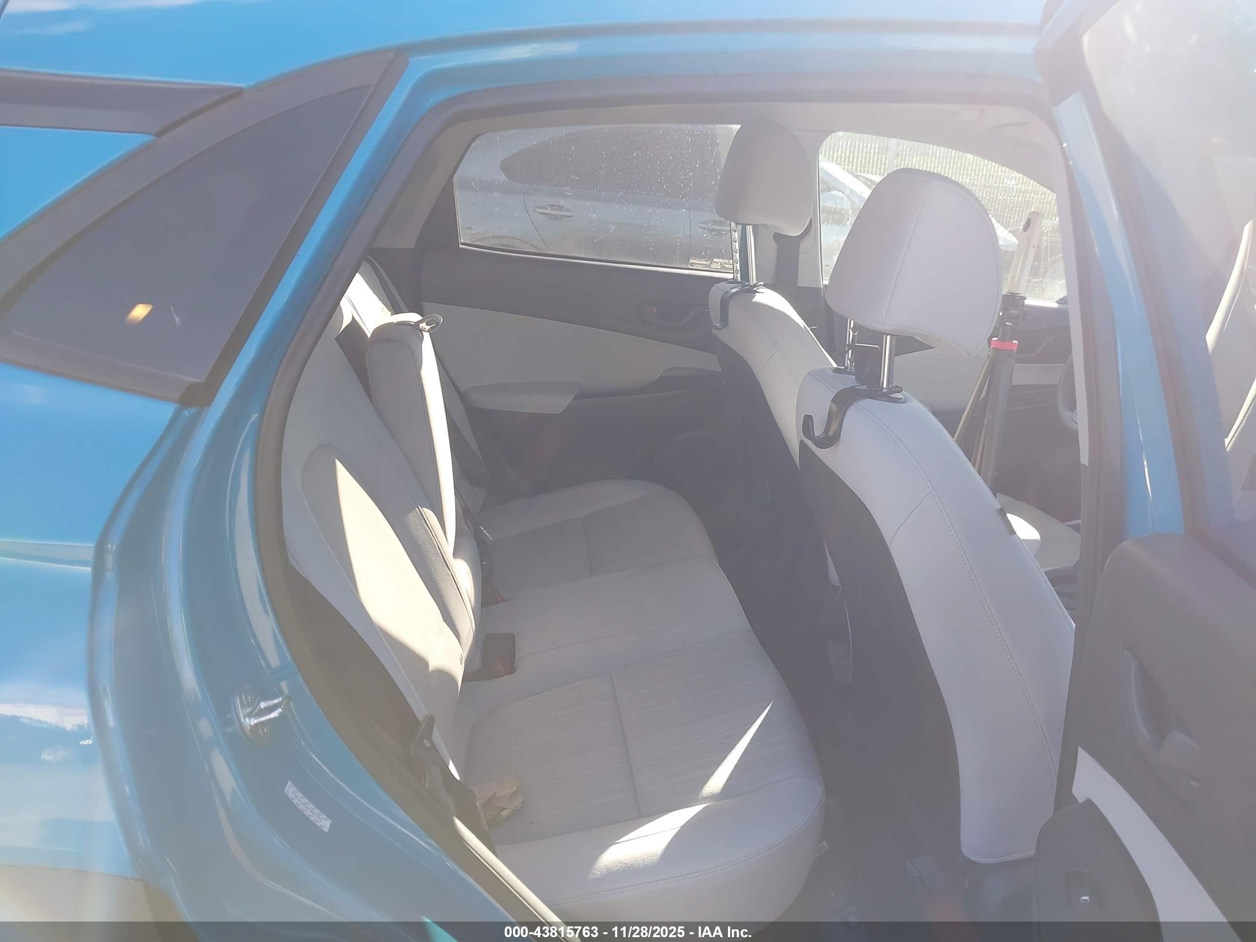 HYUNDAI KONA image 8