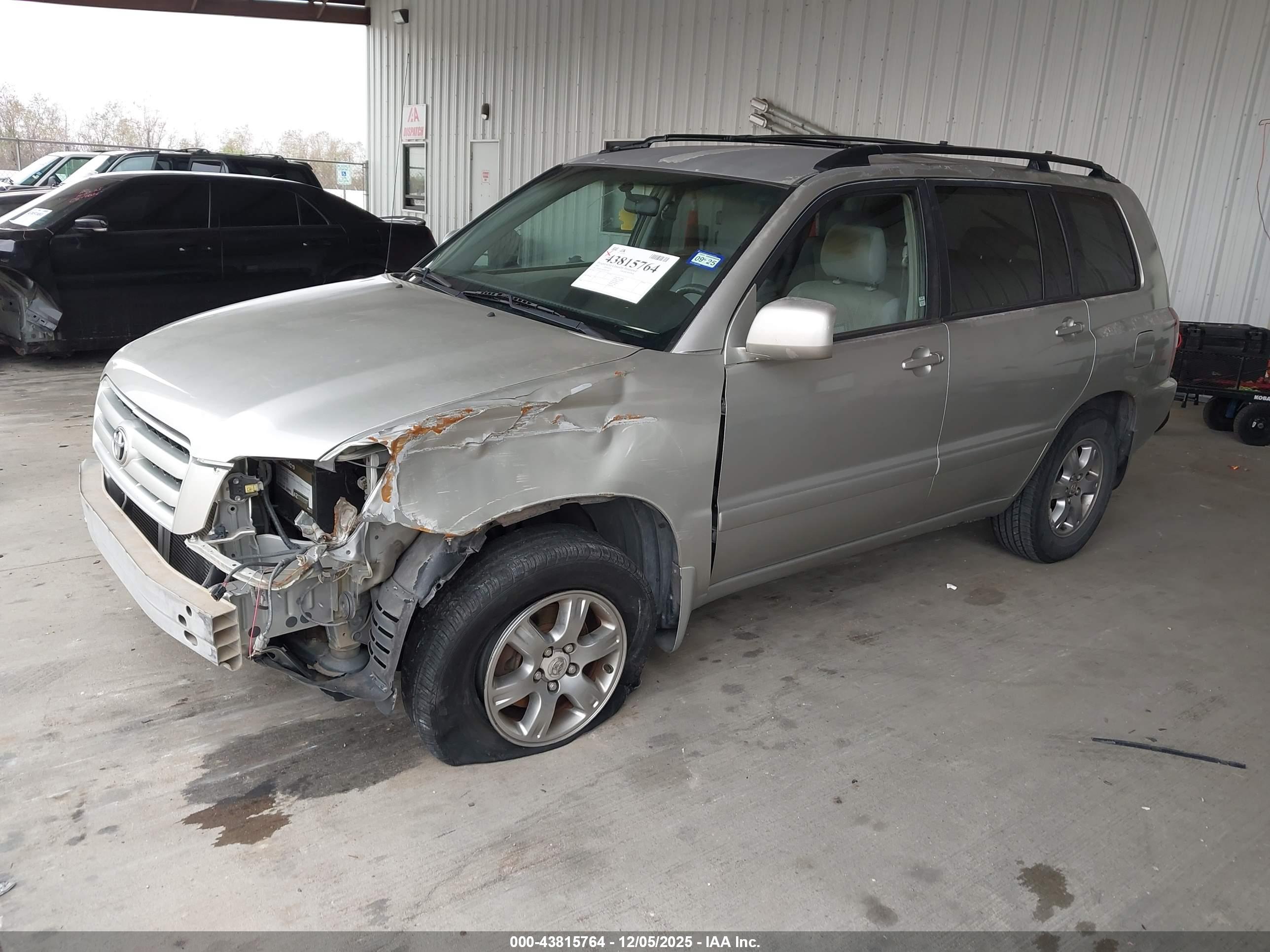 TOYOTA HIGHLANDER image 2