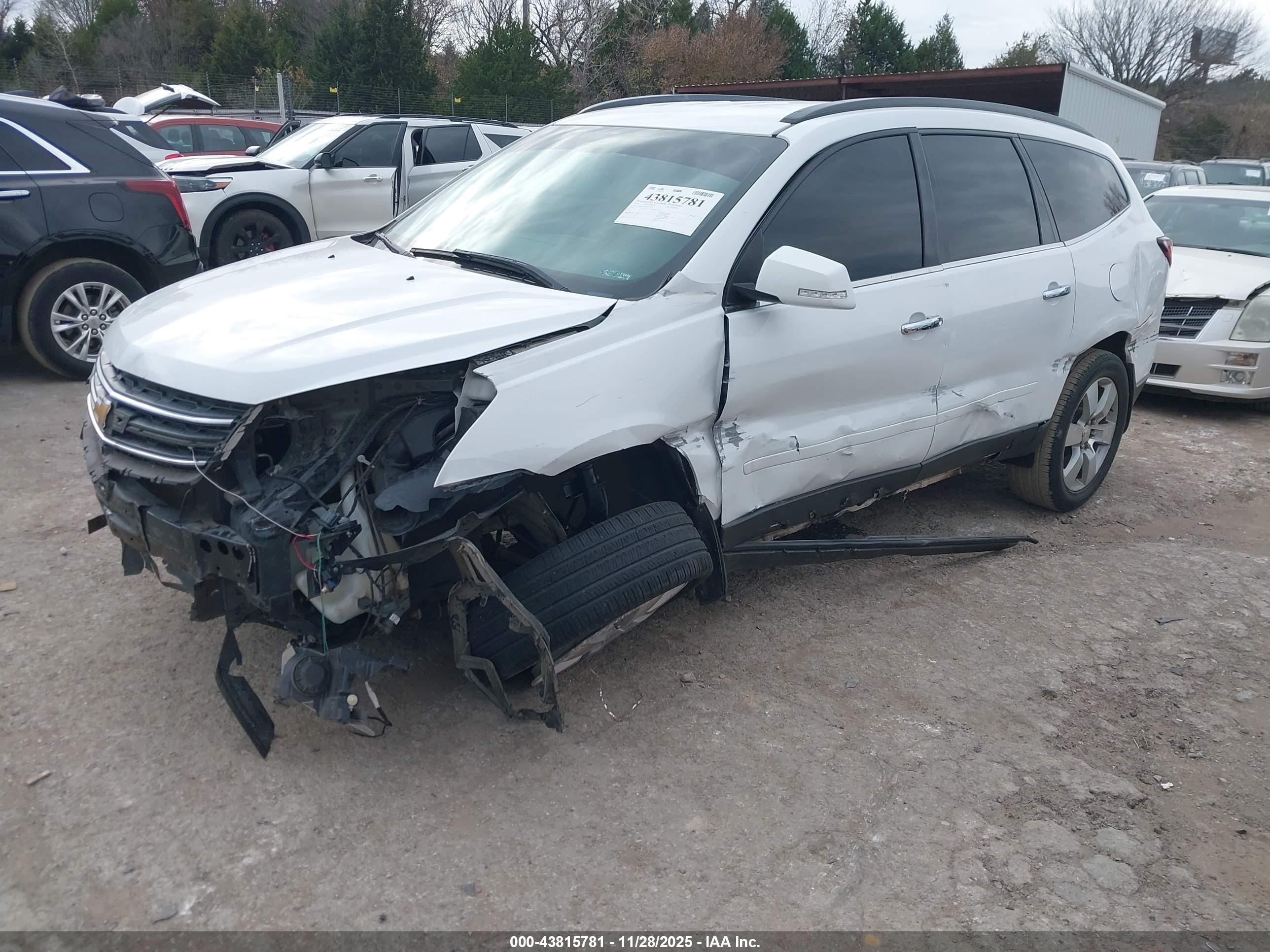 CHEVROLET TRAVERSE image 2