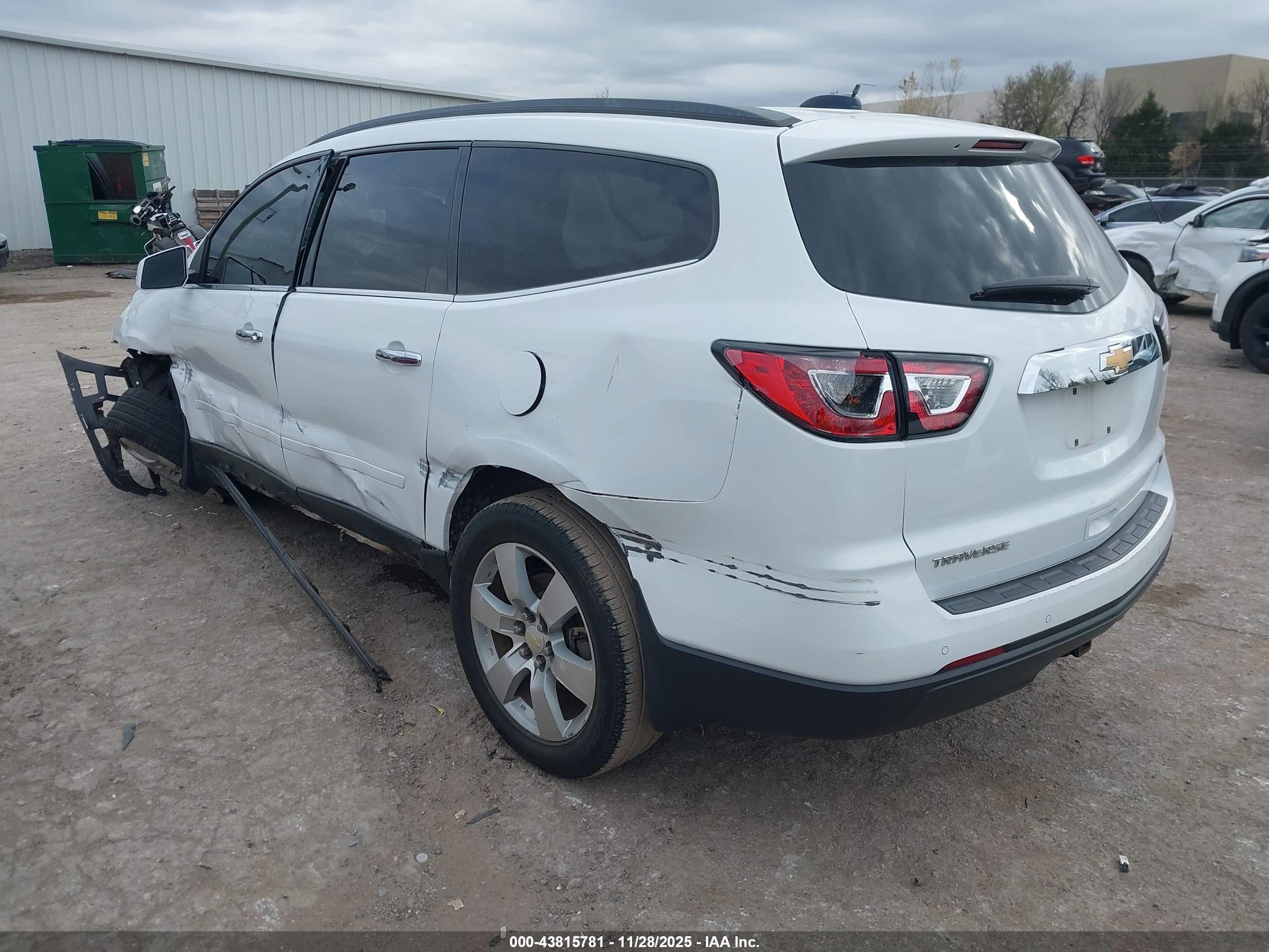 CHEVROLET TRAVERSE image 3