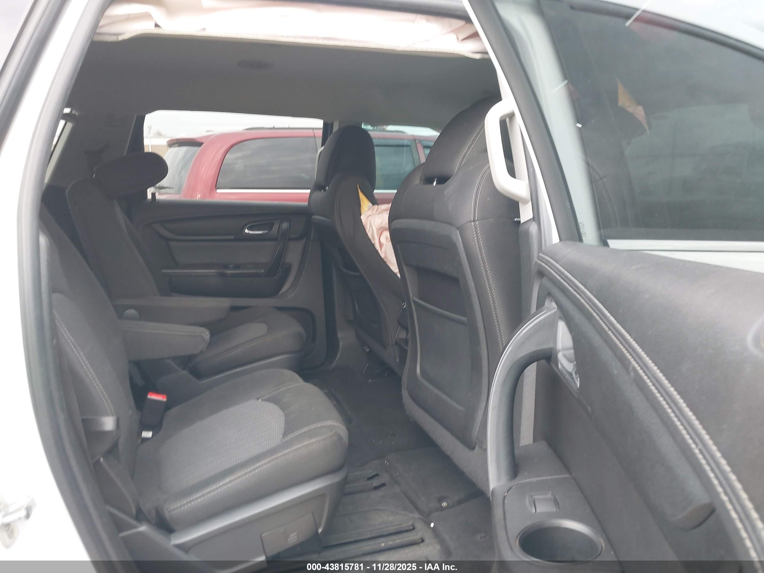 CHEVROLET TRAVERSE image 8