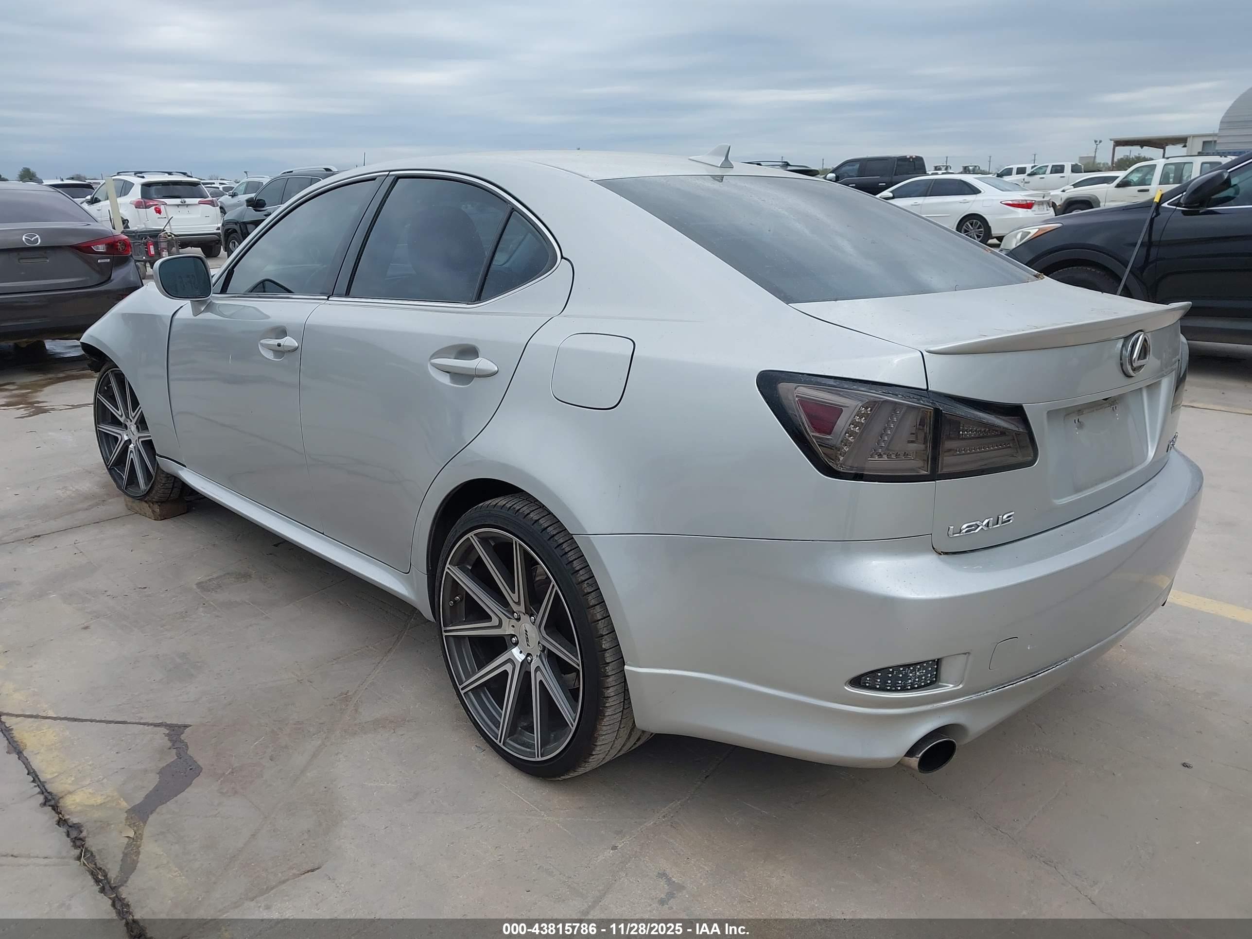 LEXUS IS image 3