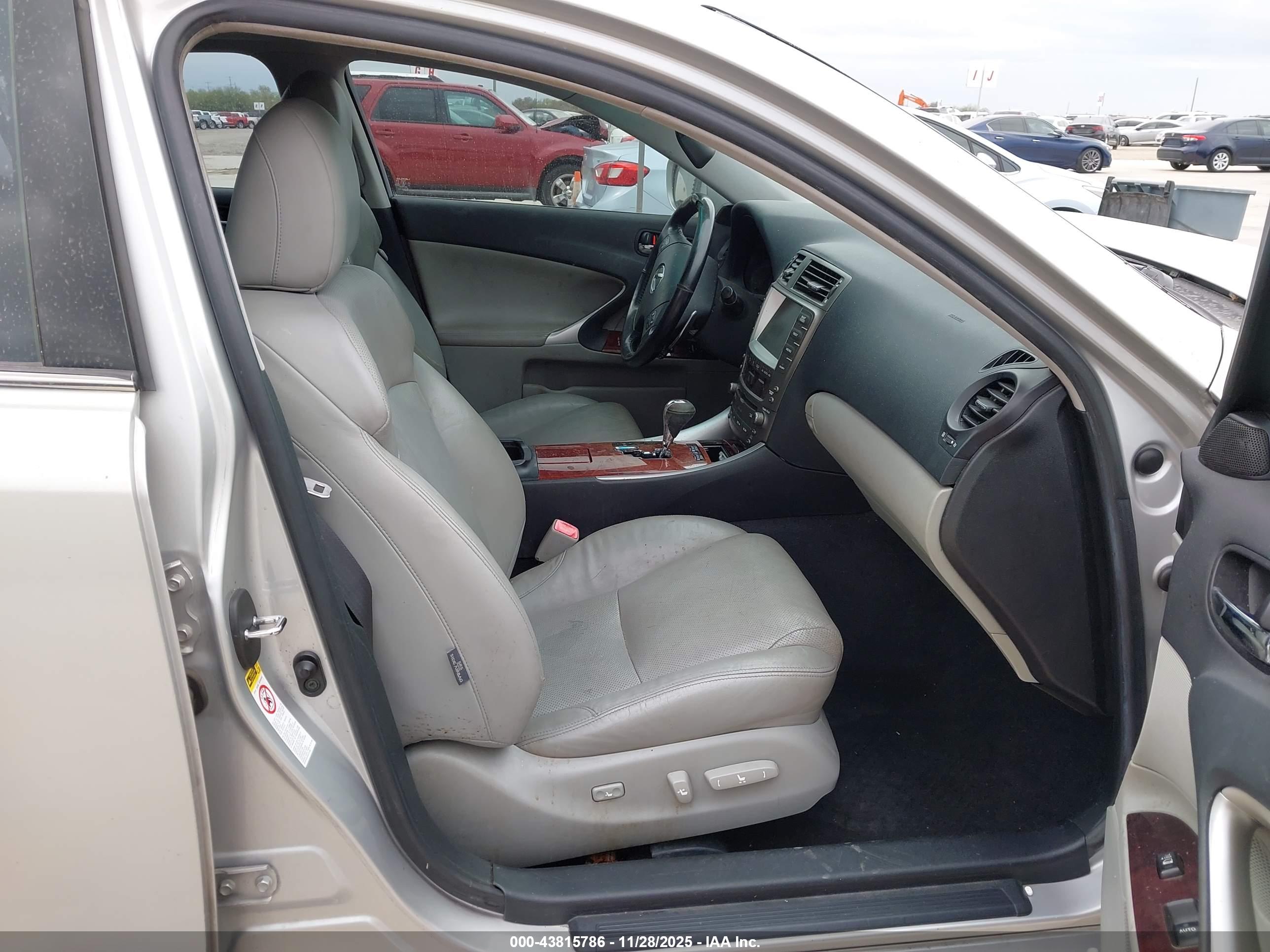 LEXUS IS image 5