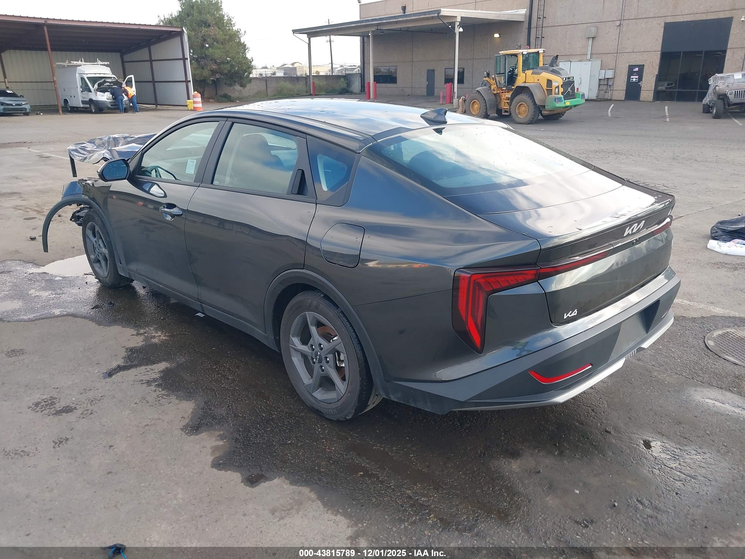 KIA K4 image 3