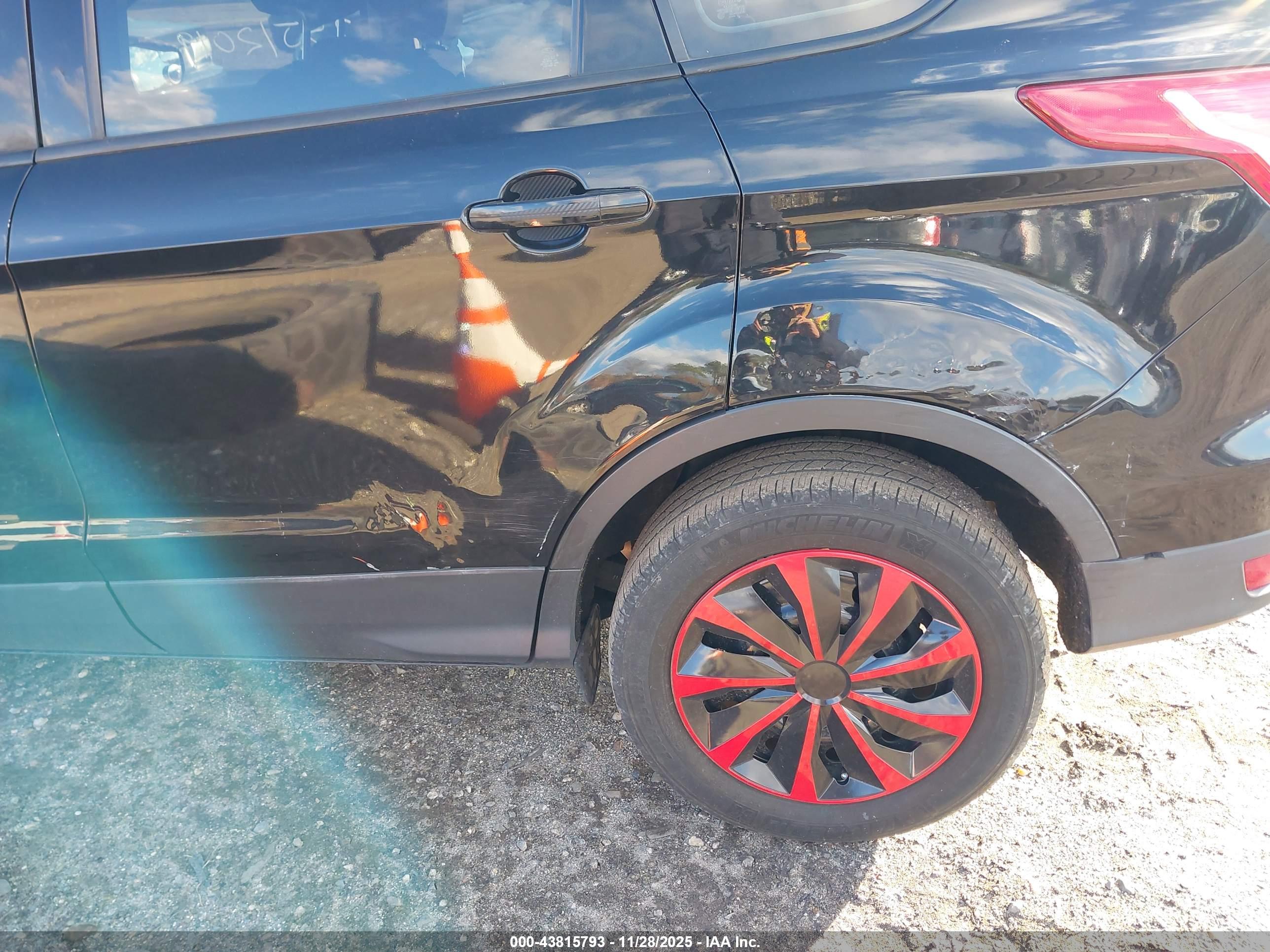 FORD ESCAPE image 6