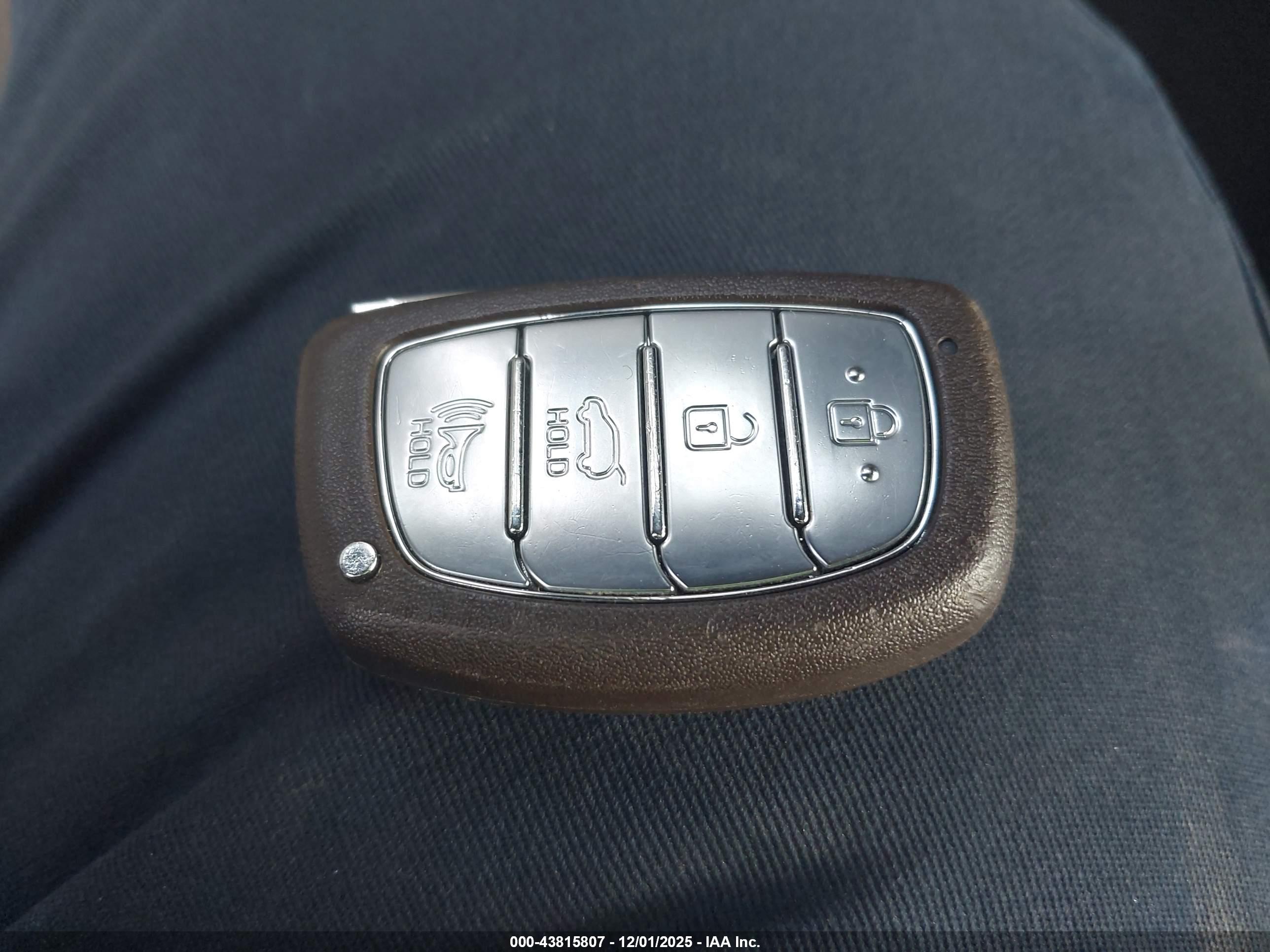 HYUNDAI TUCSON image 11