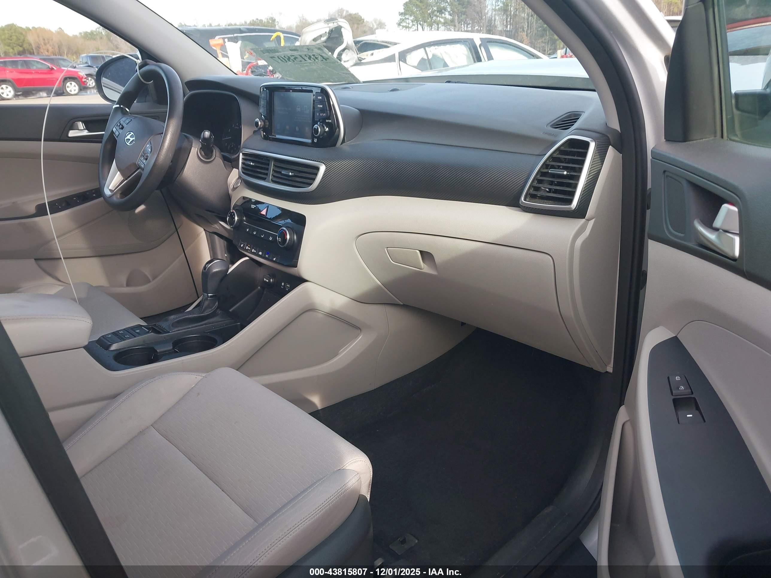 HYUNDAI TUCSON image 5