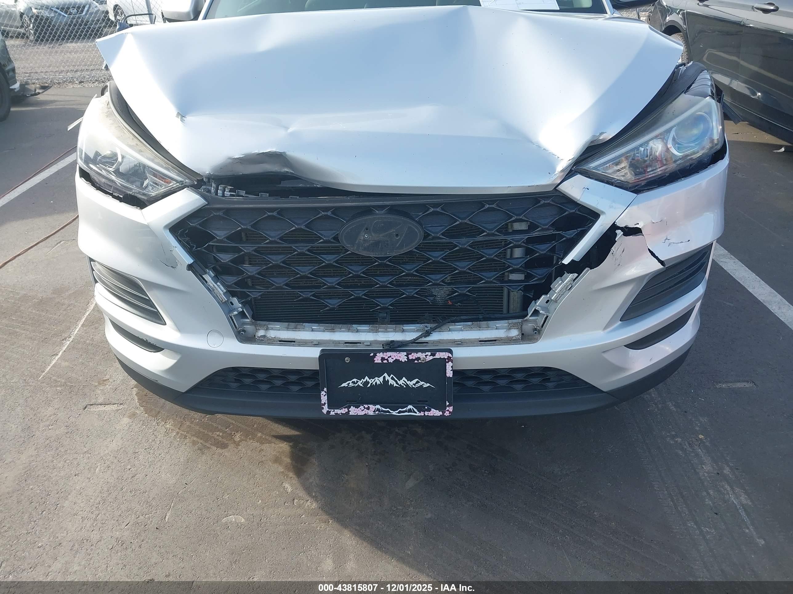 HYUNDAI TUCSON image 6