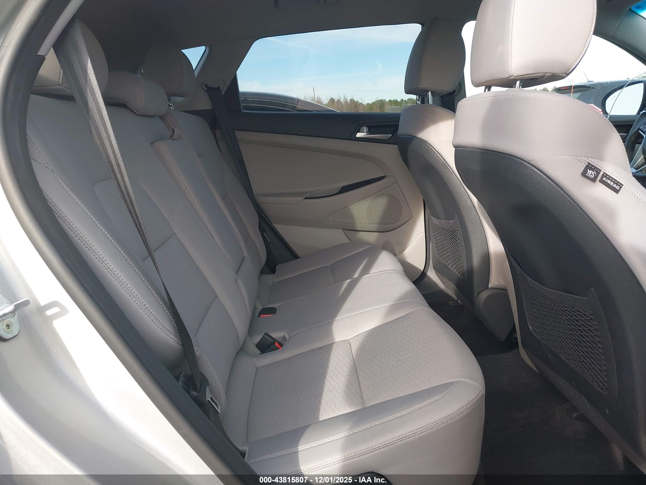 HYUNDAI TUCSON image 8