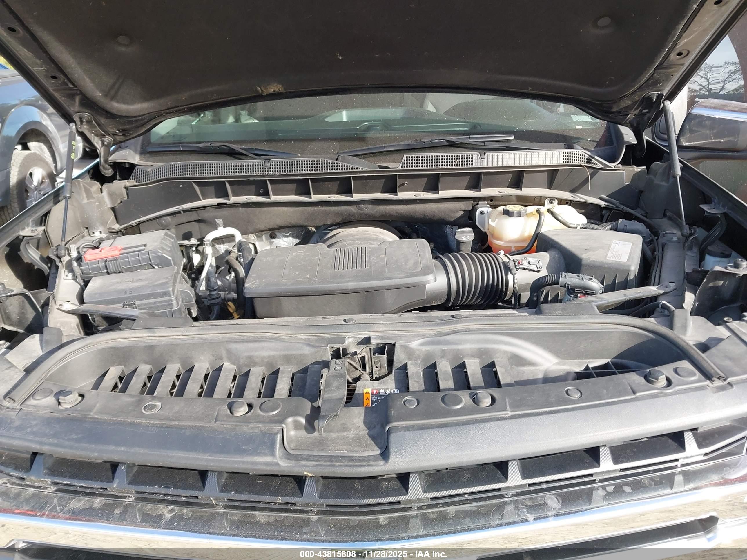 CHEVROLET SILVERADO image 10