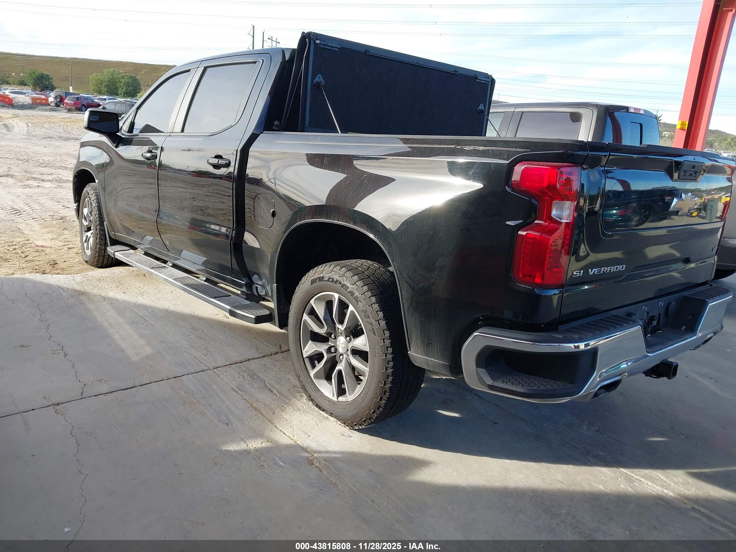 CHEVROLET SILVERADO image 3