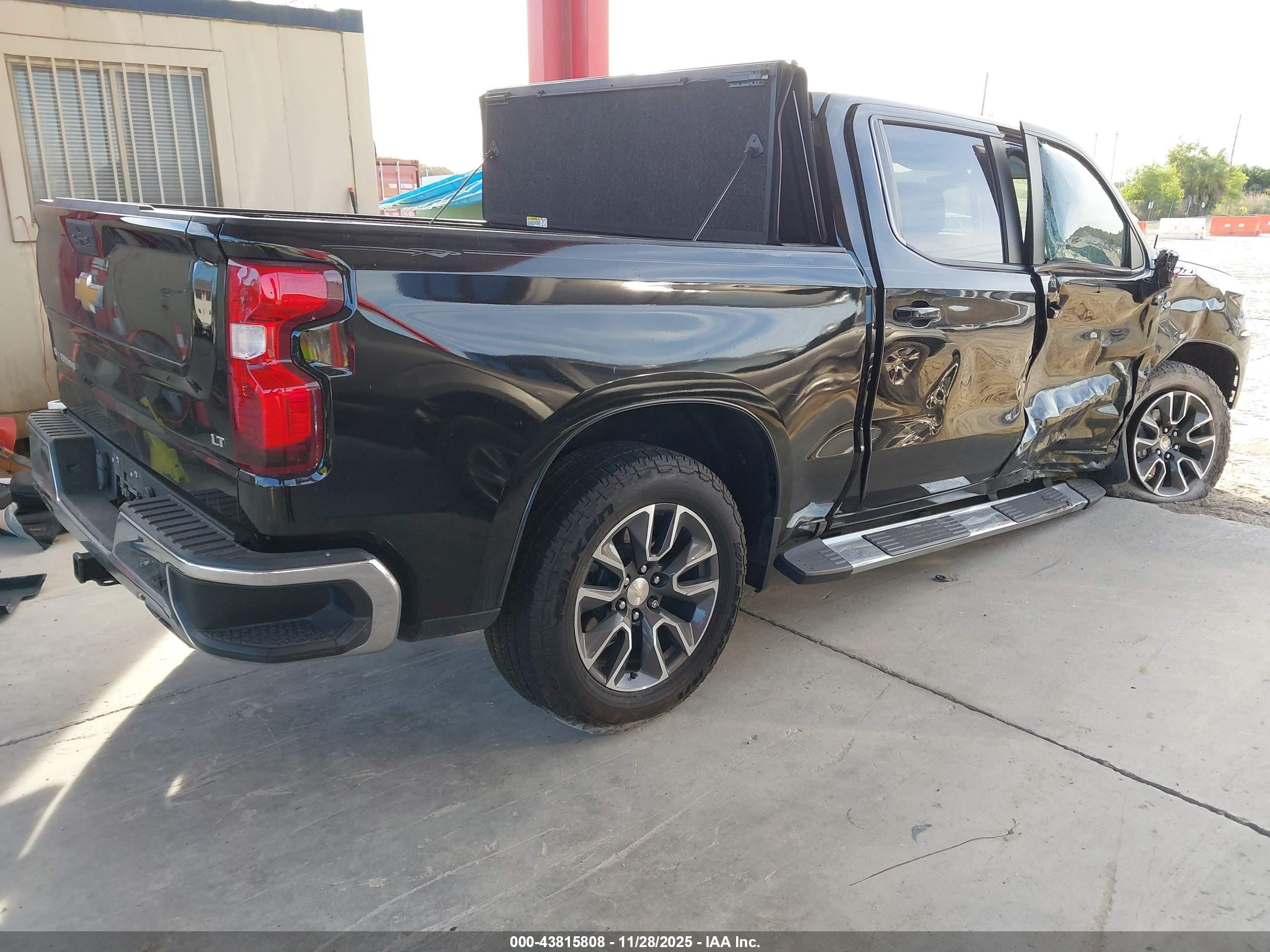 CHEVROLET SILVERADO image 4