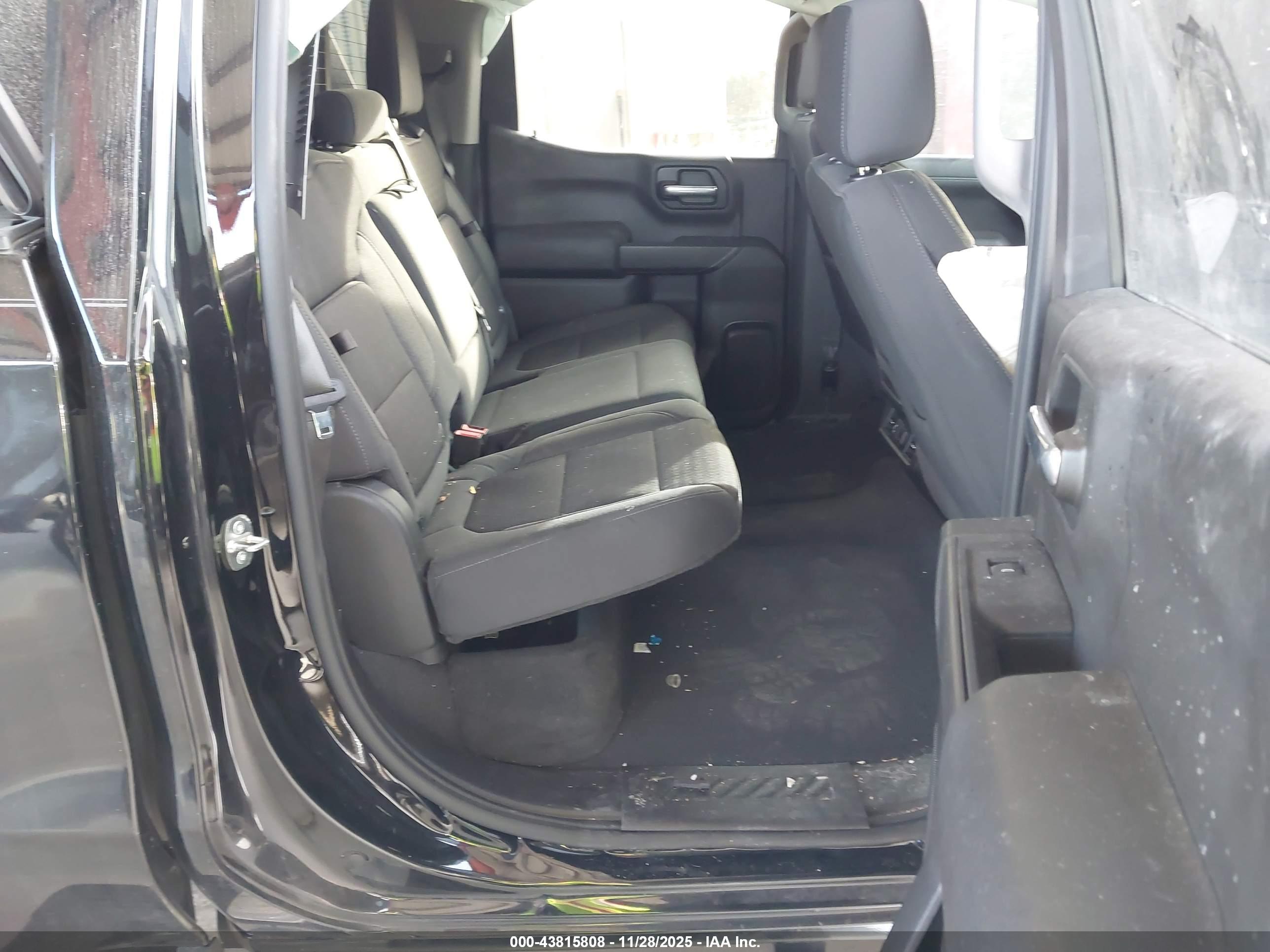 CHEVROLET SILVERADO image 8