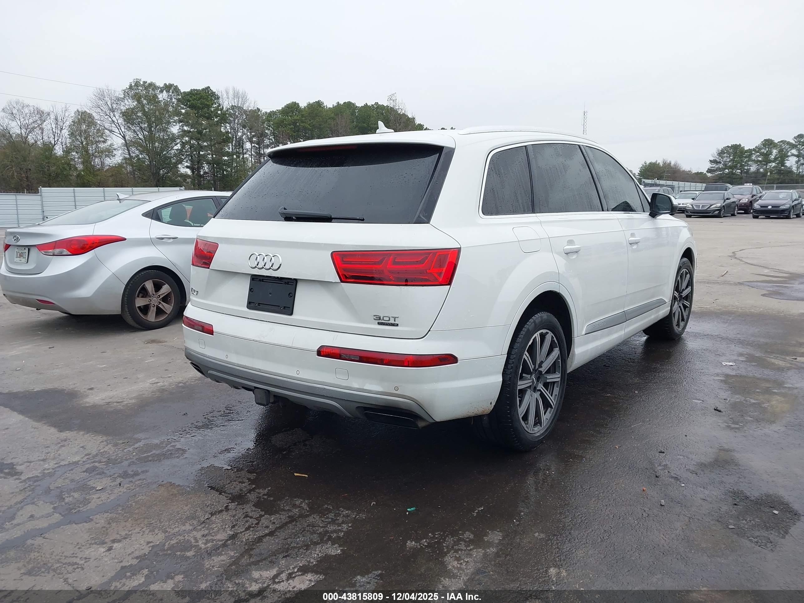 AUDI Q7 image 4