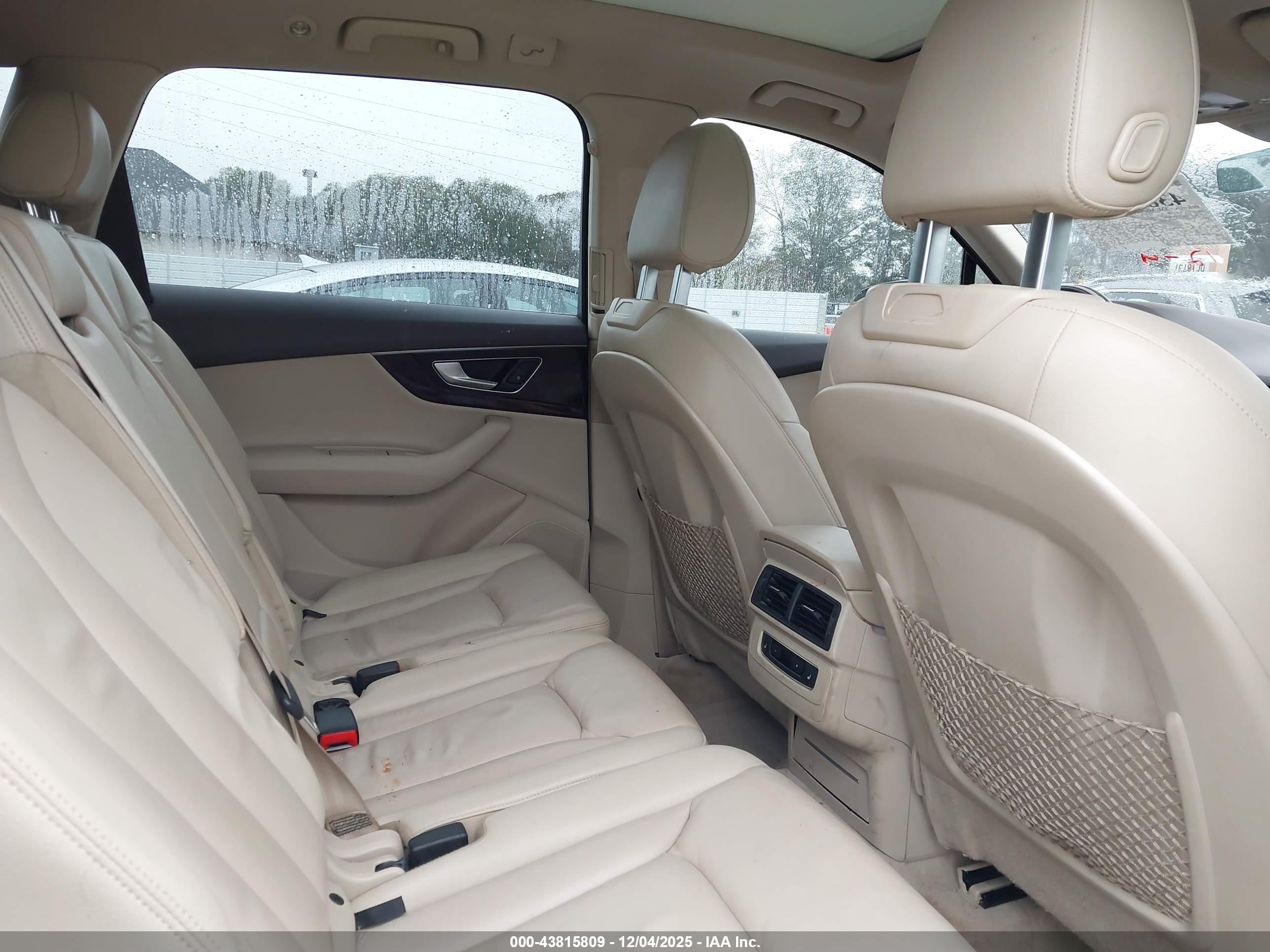 AUDI Q7 image 8