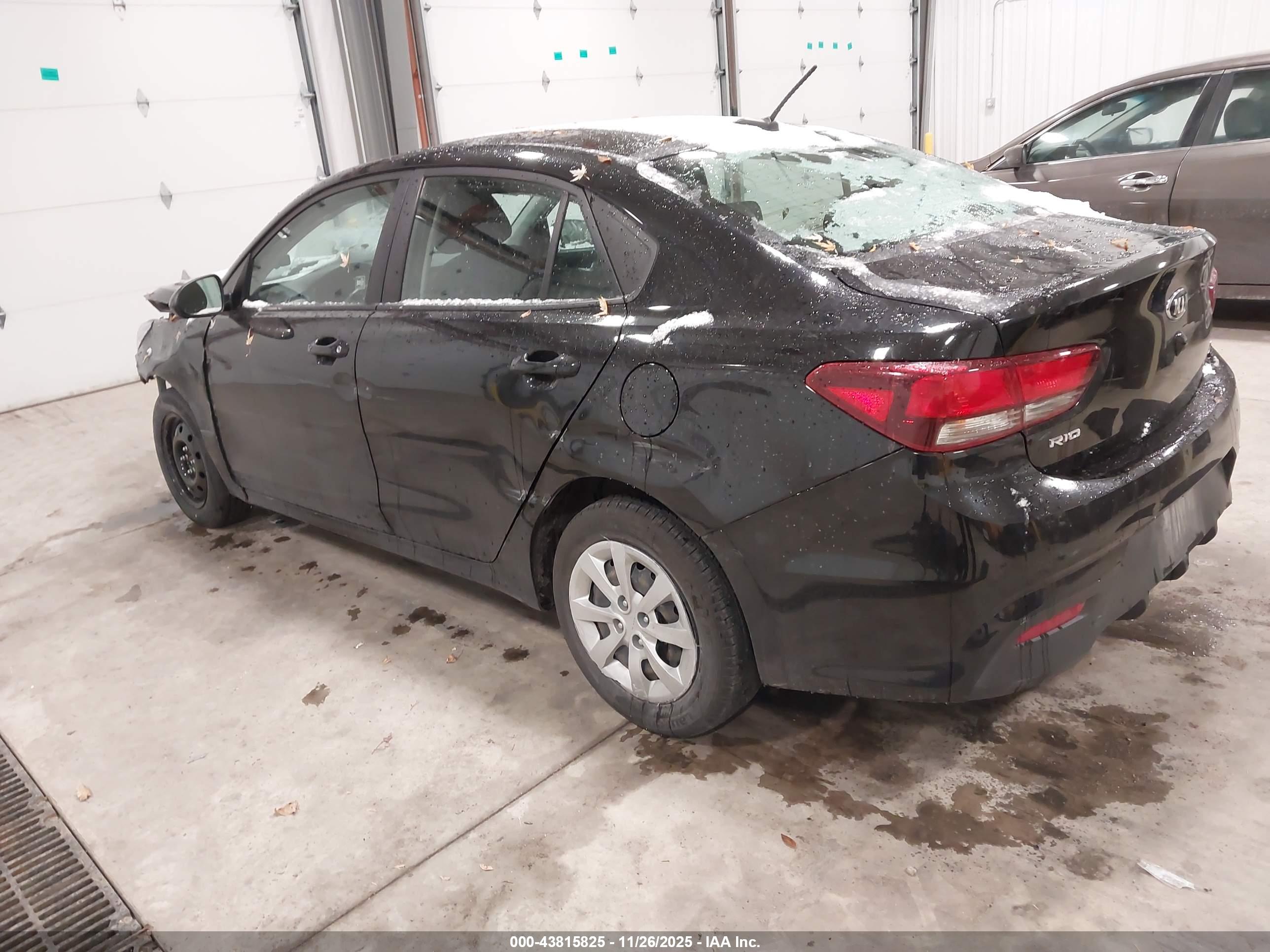 KIA RIO image 3