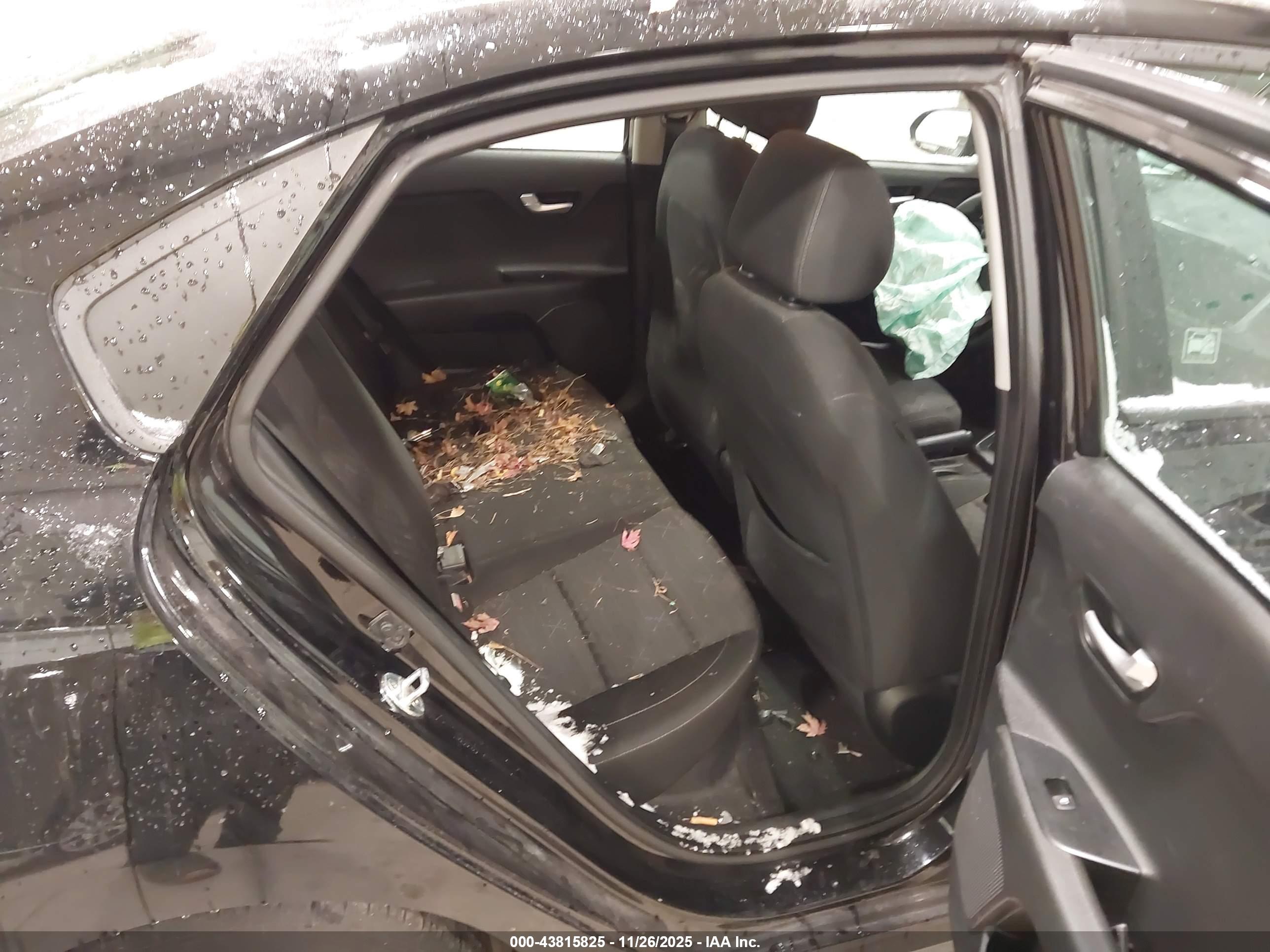 KIA RIO image 8